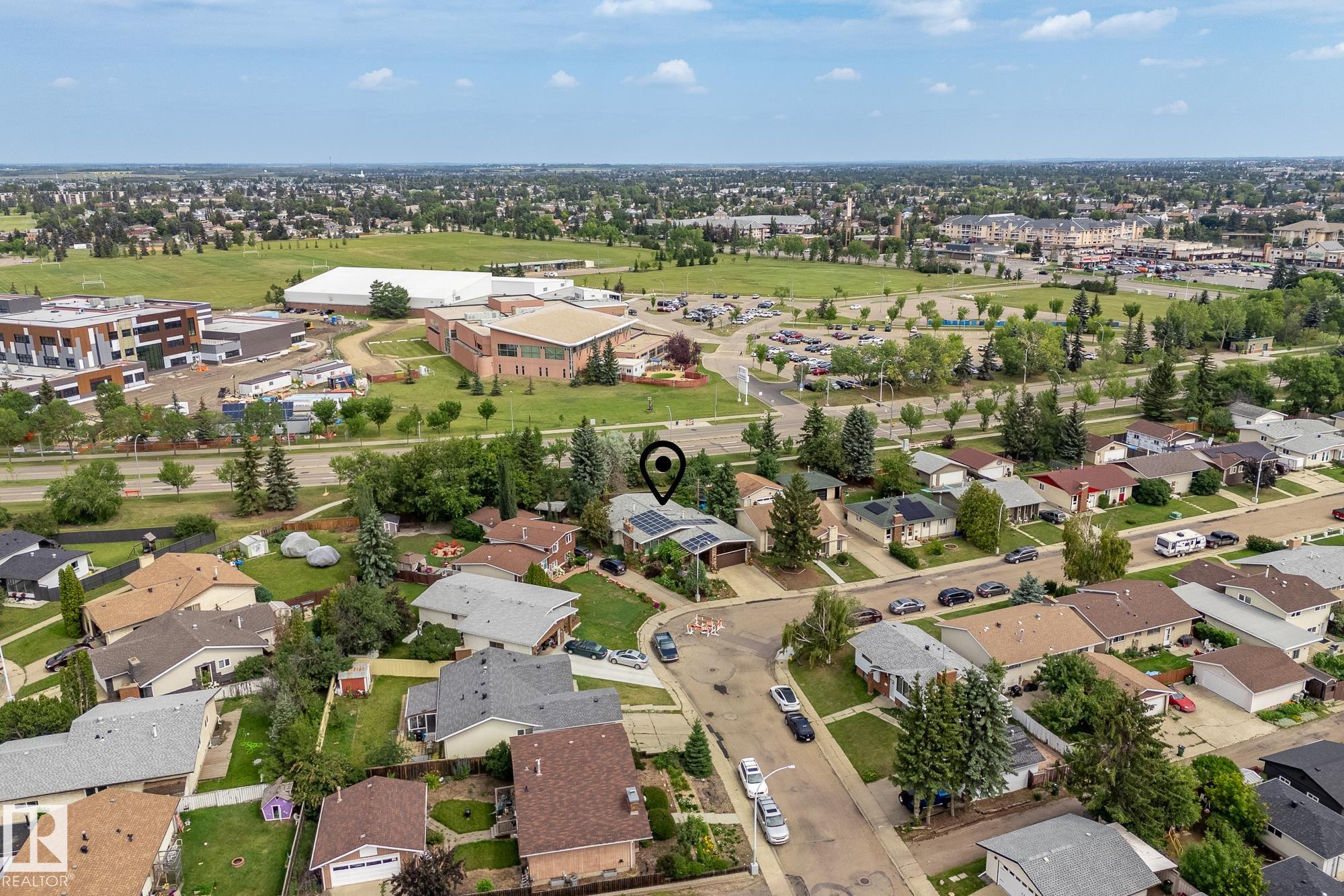 Photo 3 at 11524 152b Avenue NW, Caernarvon, Edmonton