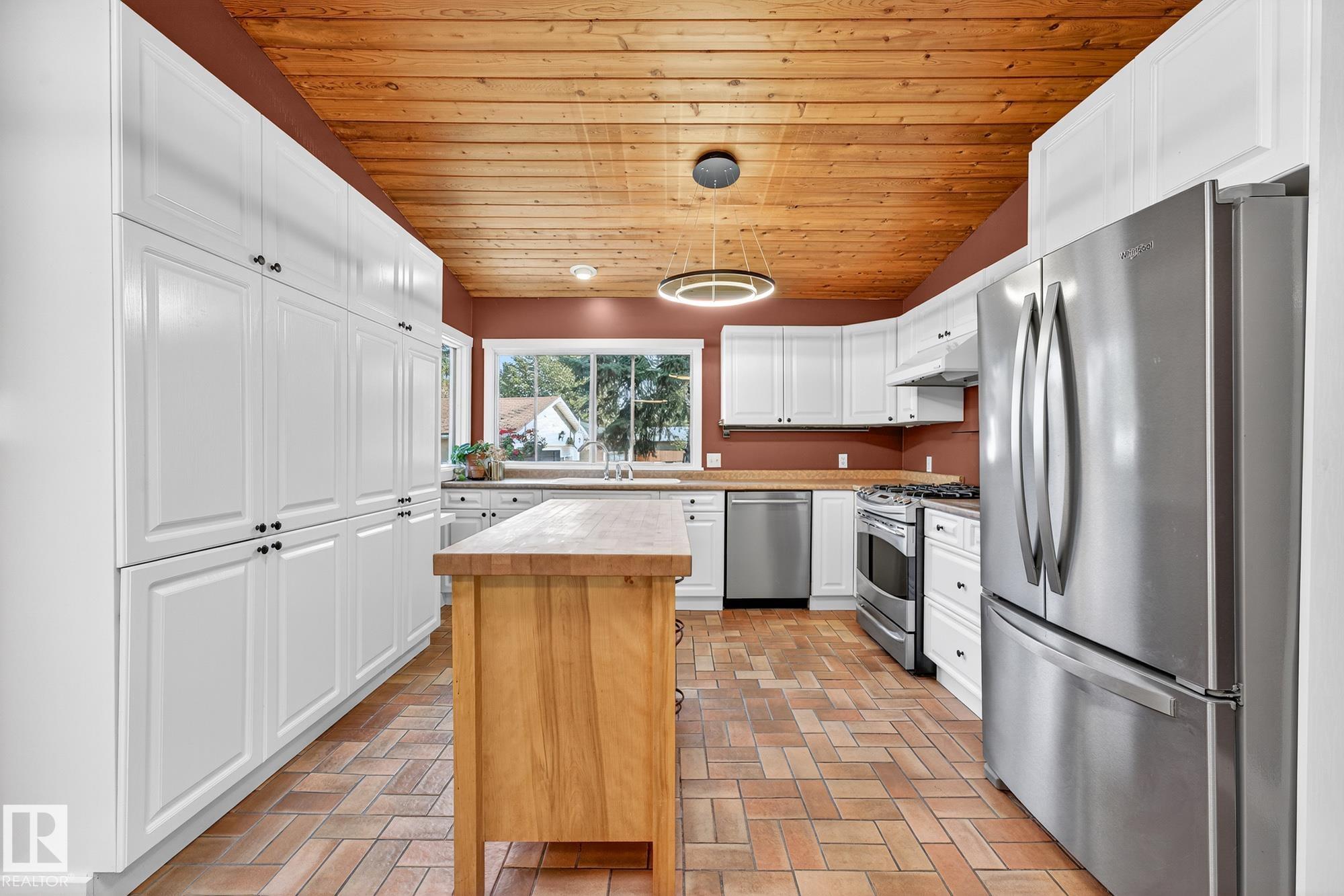 Photo 21 at 11524 152b Avenue NW, Caernarvon, Edmonton
