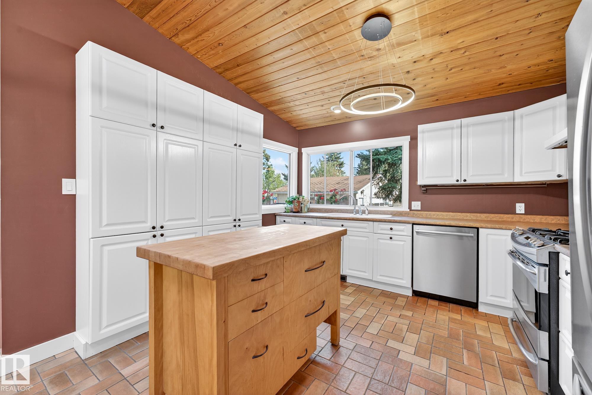 Photo 22 at 11524 152b Avenue NW, Caernarvon, Edmonton
