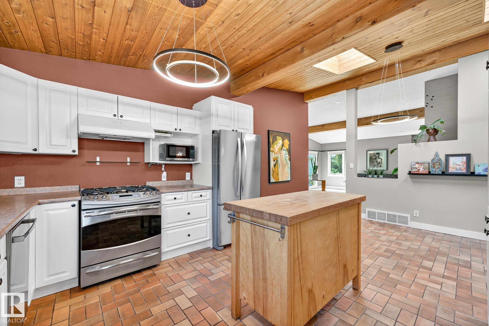 Photo 23 at 11524 152b Avenue NW, Caernarvon, Edmonton