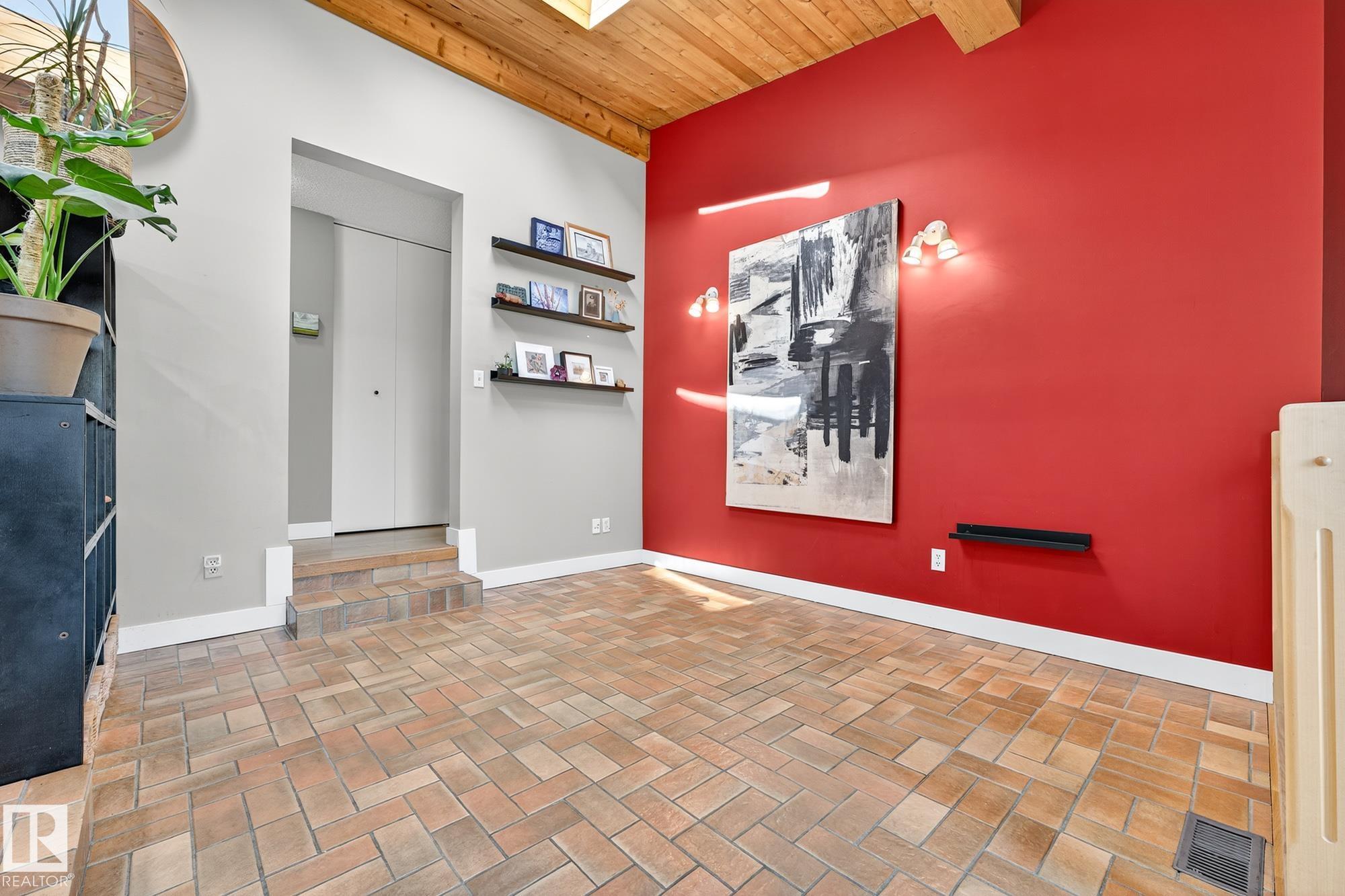 Photo 24 at 11524 152b Avenue NW, Caernarvon, Edmonton
