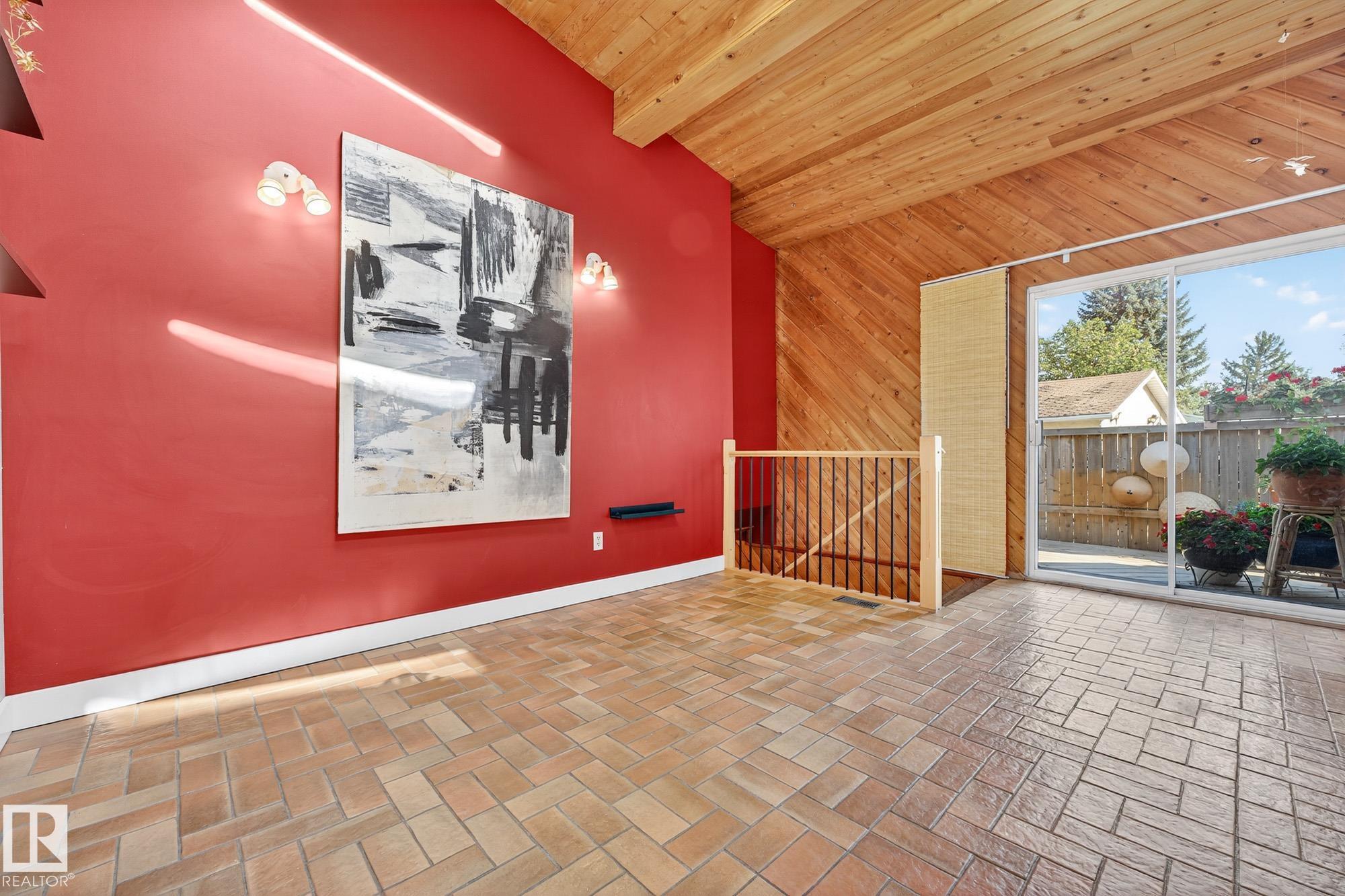 Photo 25 at 11524 152b Avenue NW, Caernarvon, Edmonton
