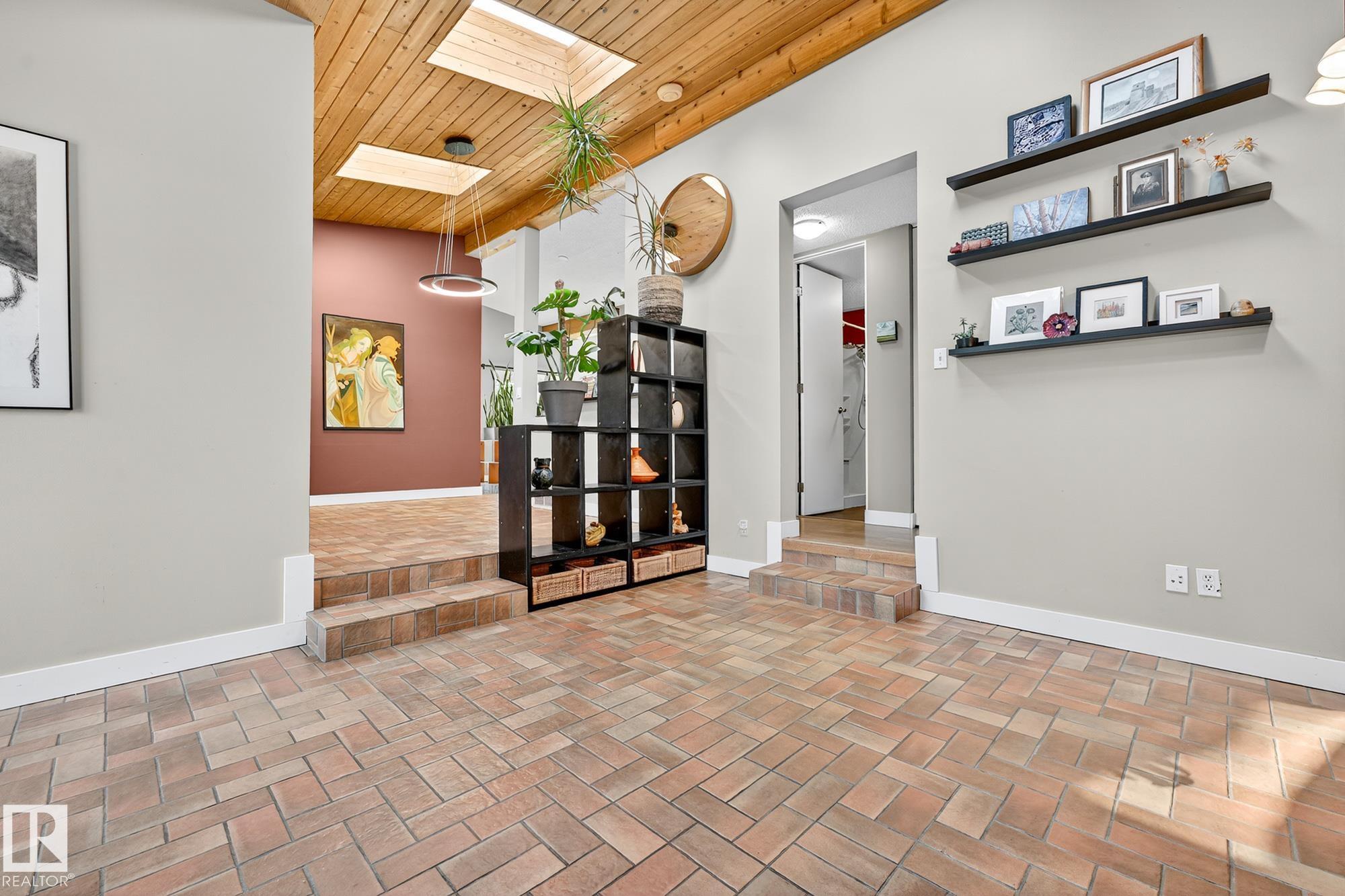 Photo 27 at 11524 152b Avenue NW, Caernarvon, Edmonton