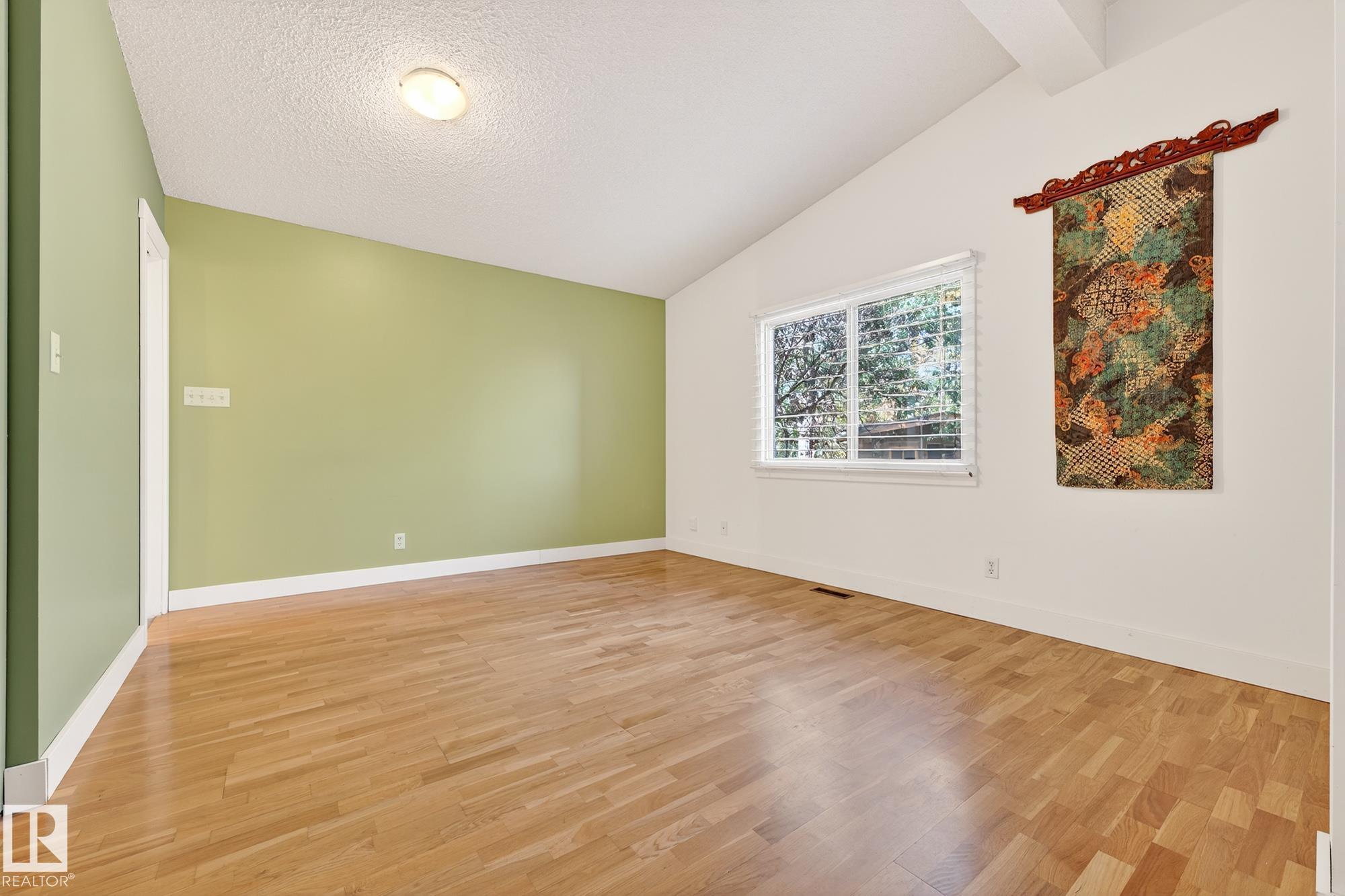 Photo 28 at 11524 152b Avenue NW, Caernarvon, Edmonton