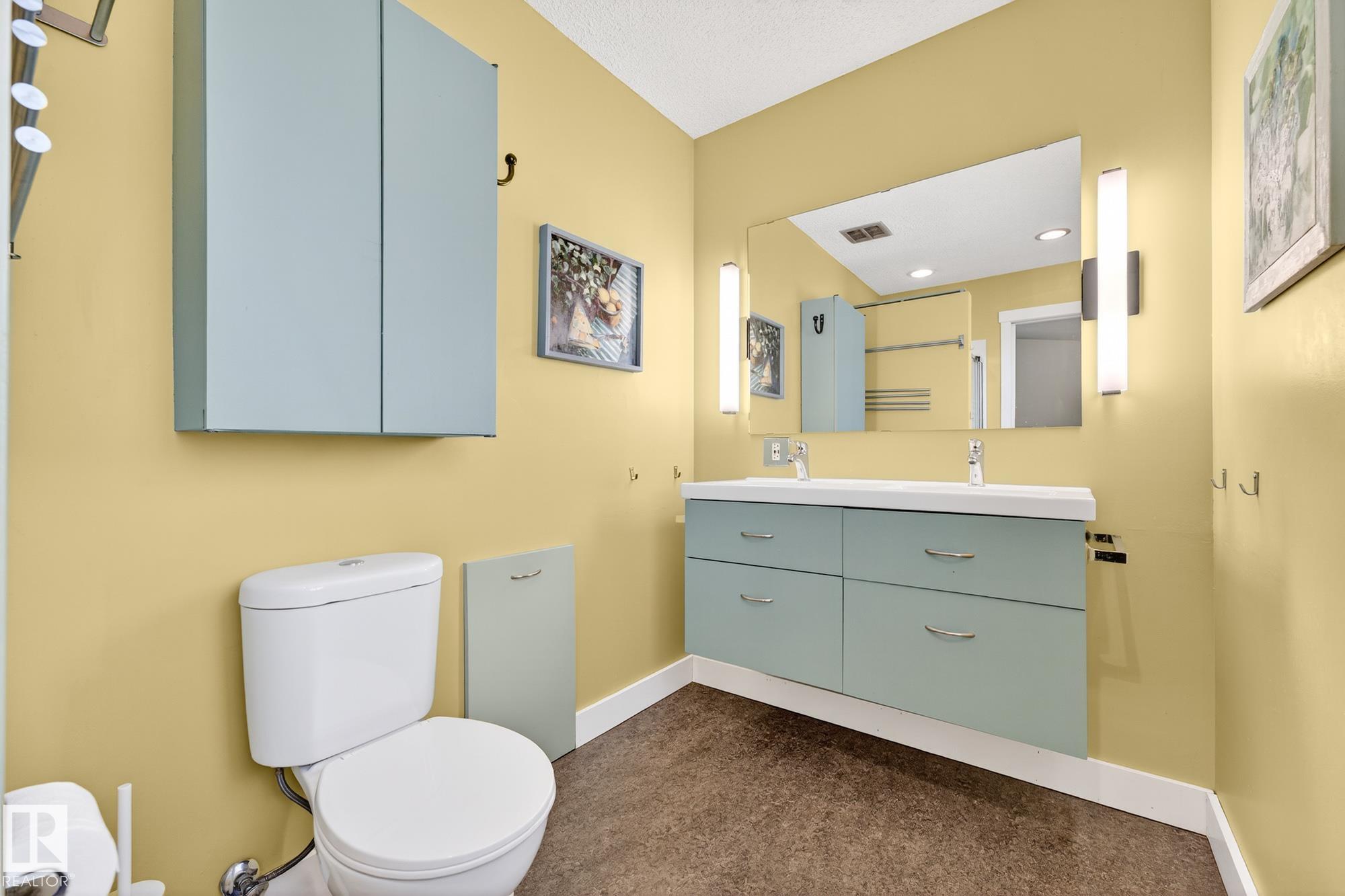 Photo 31 at 11524 152b Avenue NW, Caernarvon, Edmonton
