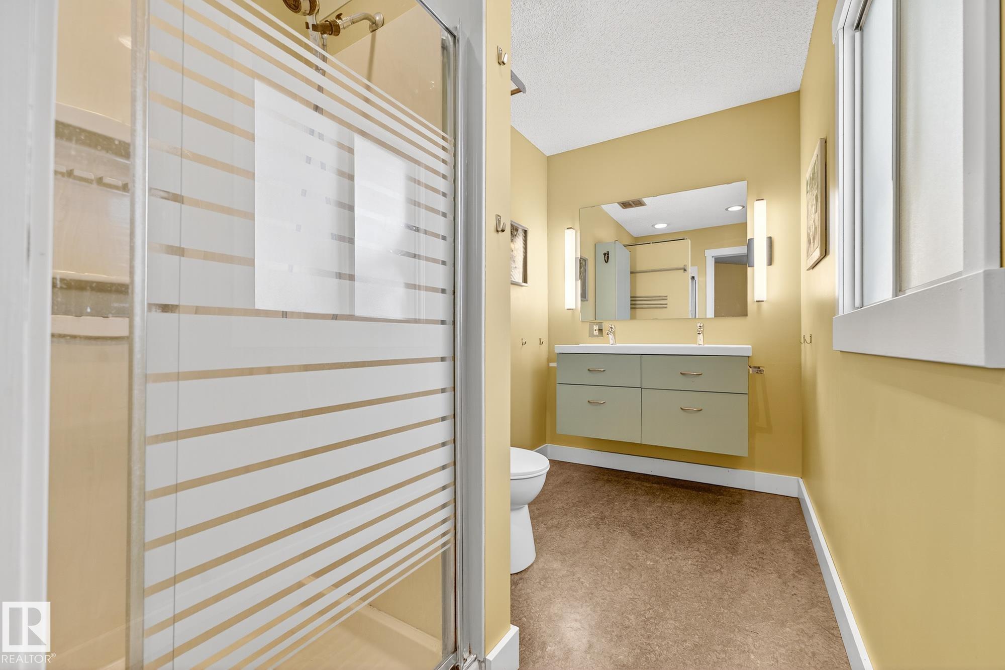 Photo 32 at 11524 152b Avenue NW, Caernarvon, Edmonton