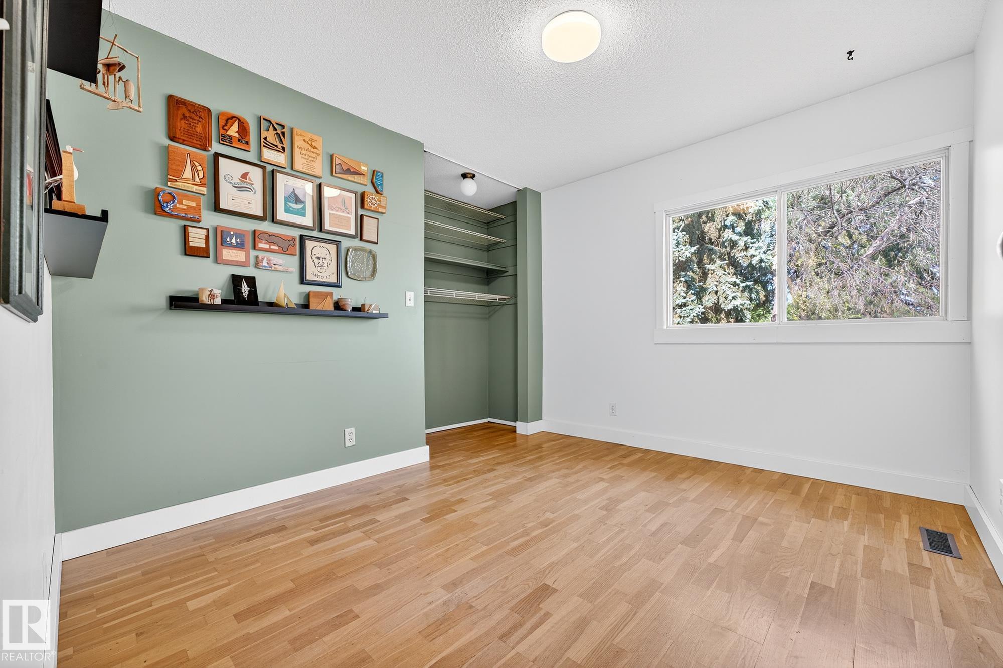 Photo 33 at 11524 152b Avenue NW, Caernarvon, Edmonton