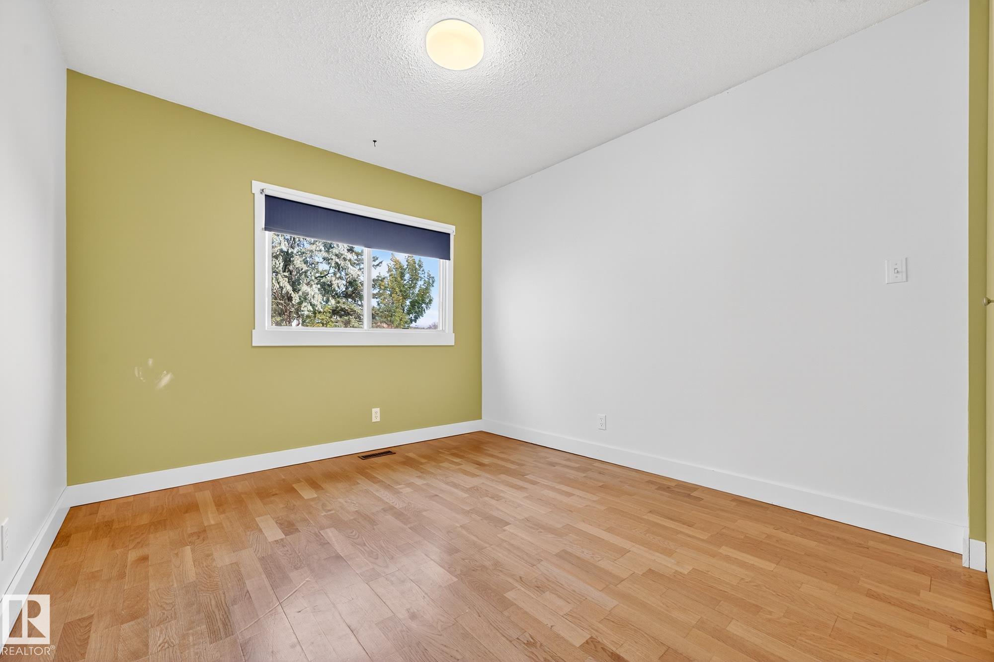 Photo 35 at 11524 152b Avenue NW, Caernarvon, Edmonton