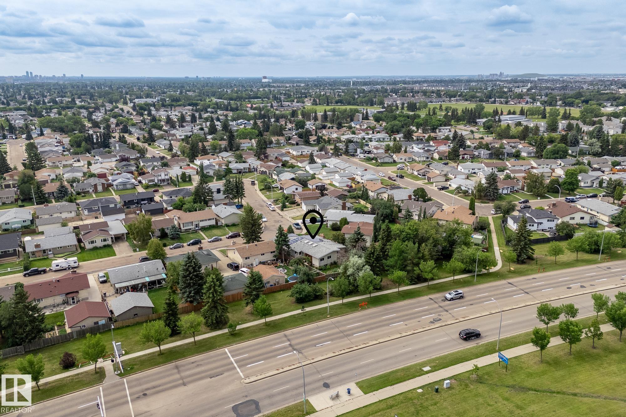 Photo 5 at 11524 152b Avenue NW, Caernarvon, Edmonton