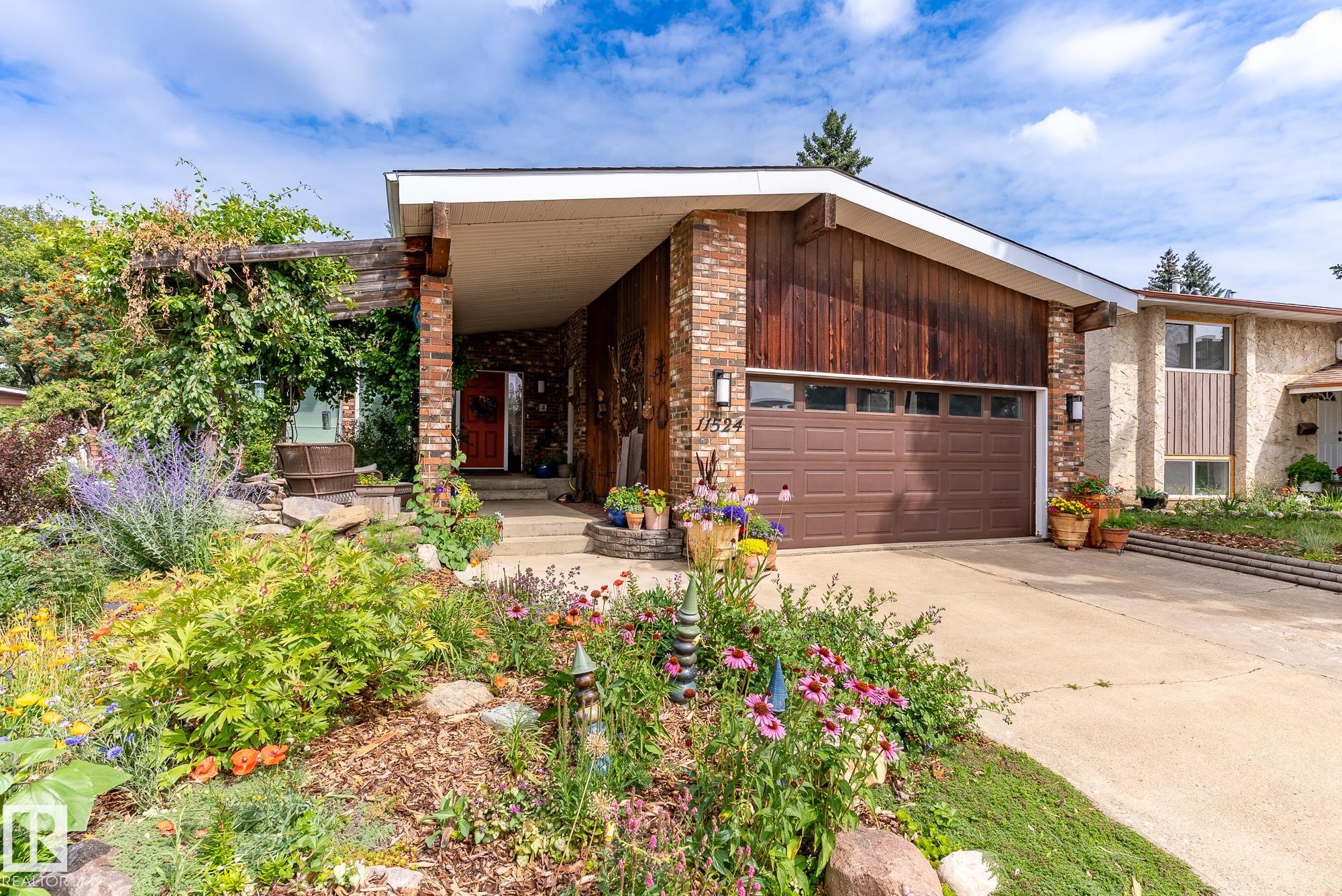 Photo 7 at 11524 152b Avenue NW, Caernarvon, Edmonton