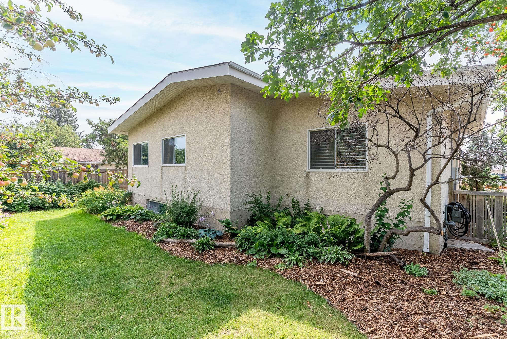Photo 64 at 11524 152b Avenue NW, Caernarvon, Edmonton