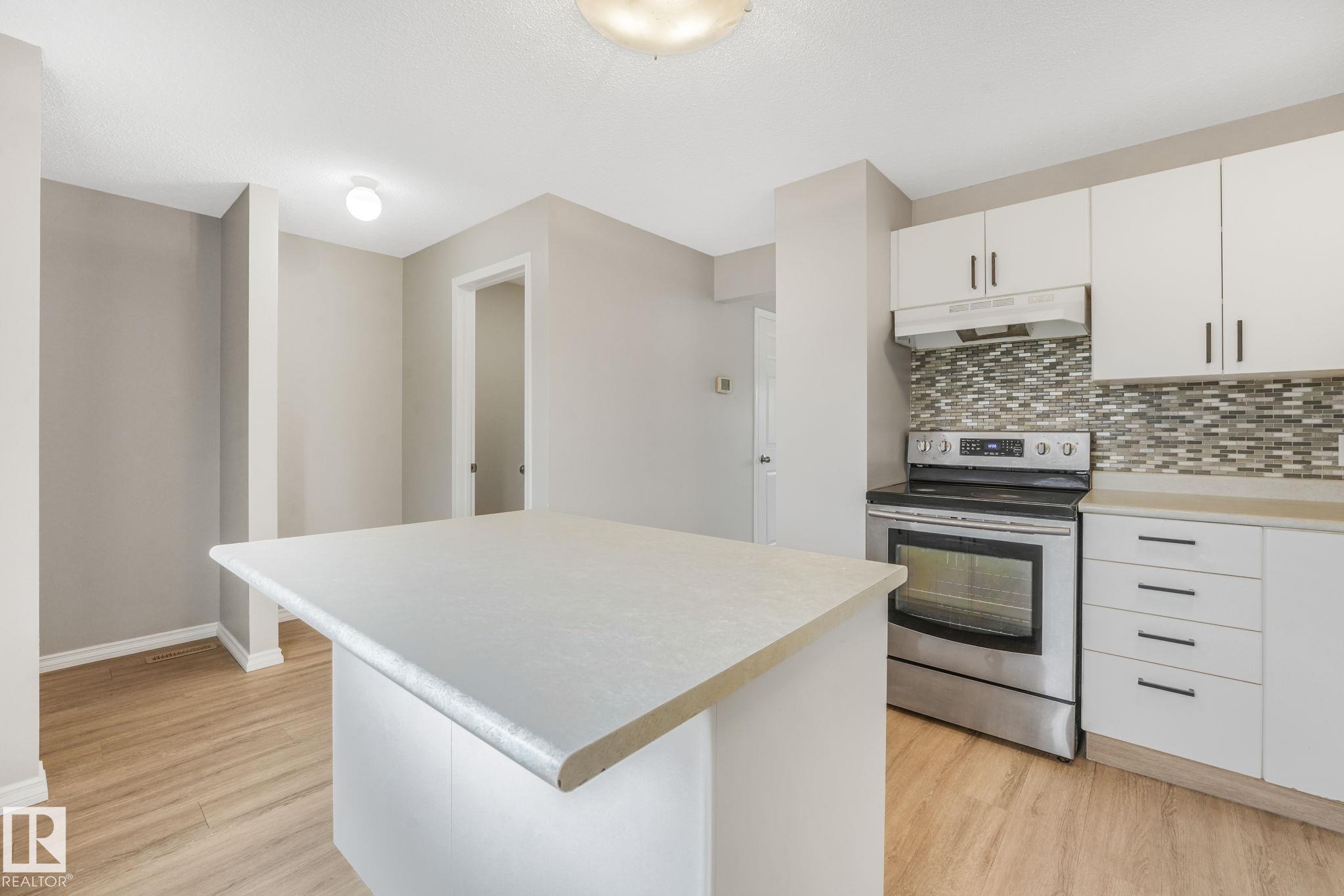 Photo 11 at 2110 54 Street NW, Meyokumin, Edmonton