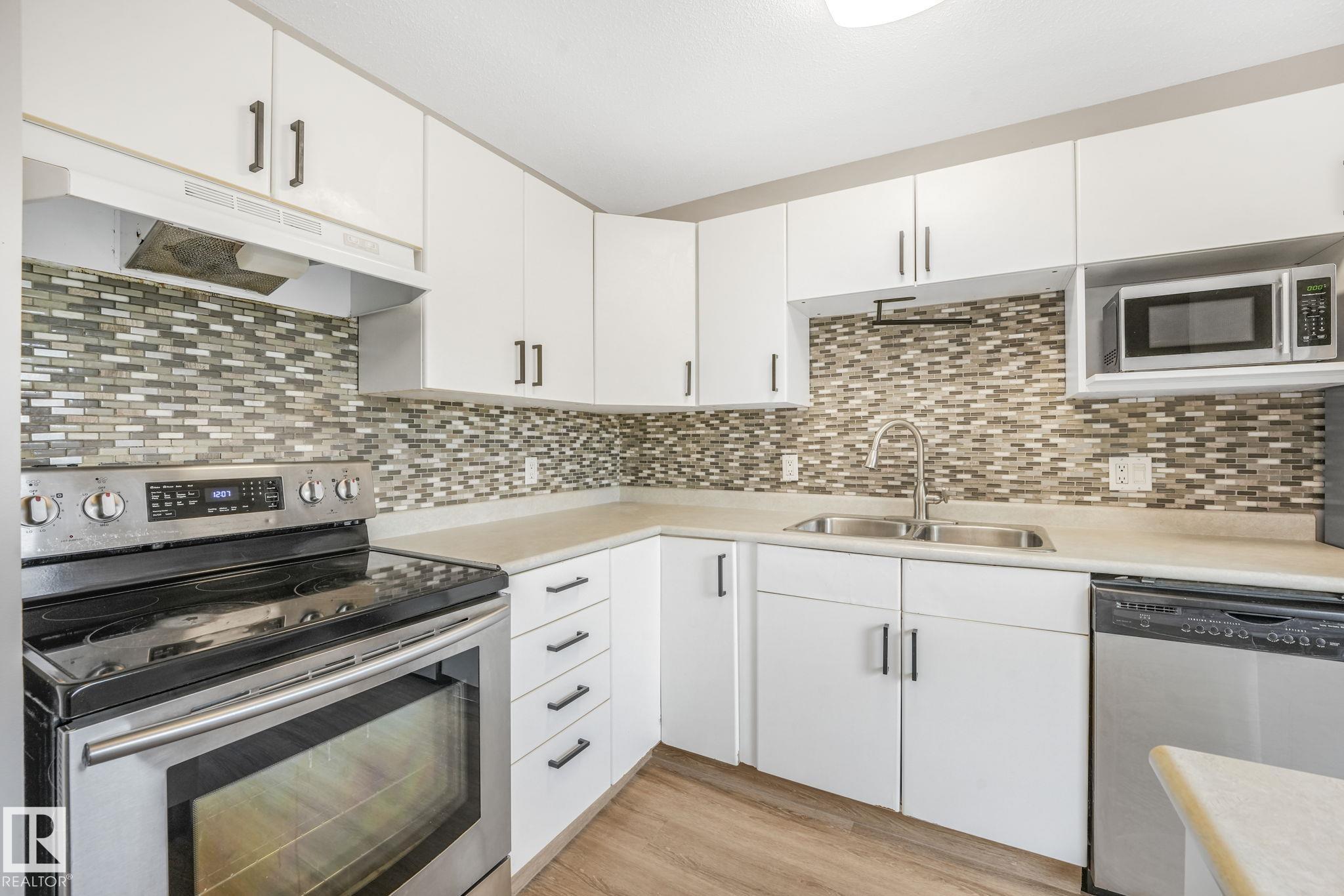 Photo 12 at 2110 54 Street NW, Meyokumin, Edmonton