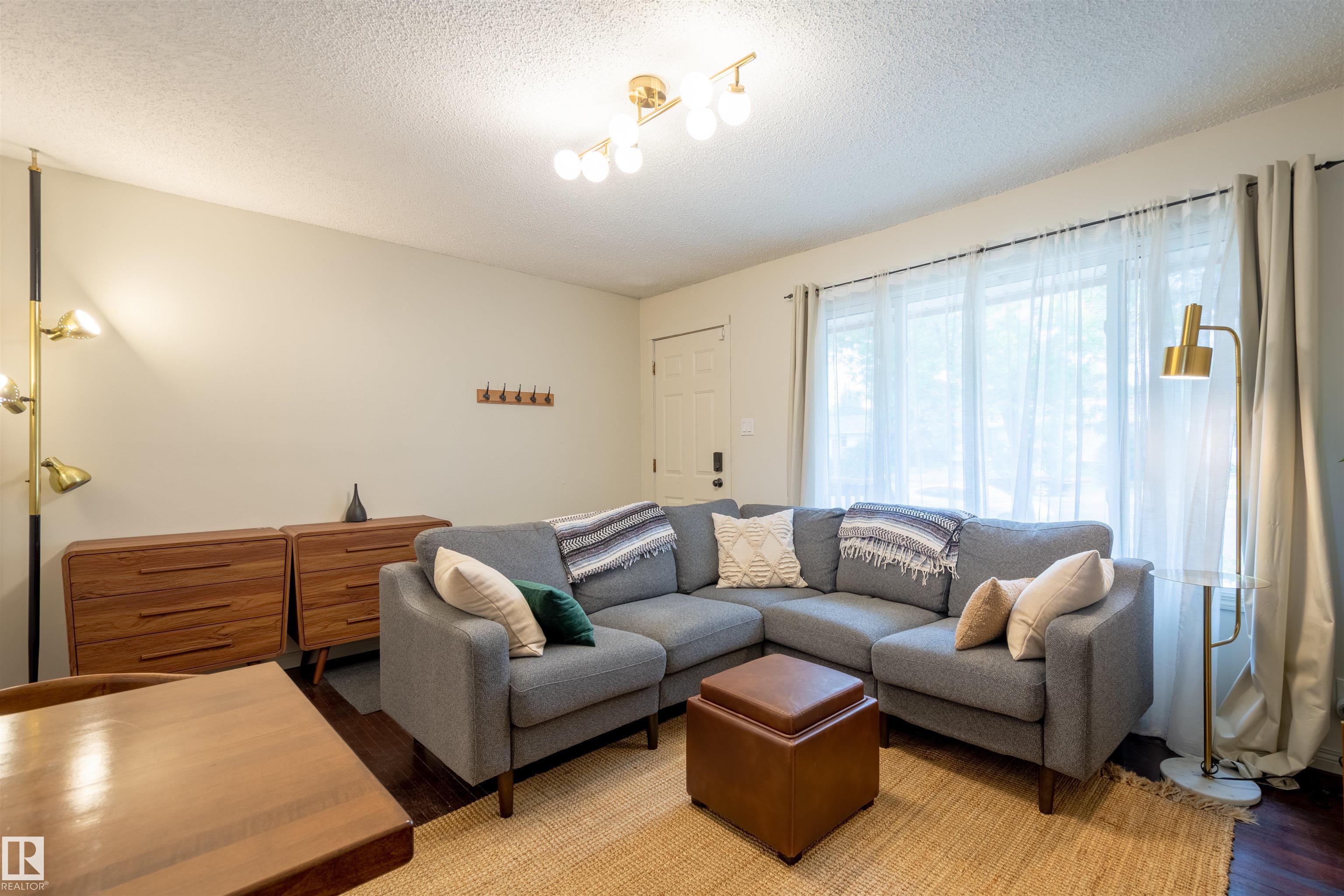 Photo 10 at 10455 163 Street NW, Britannia Youngstown, Edmonton