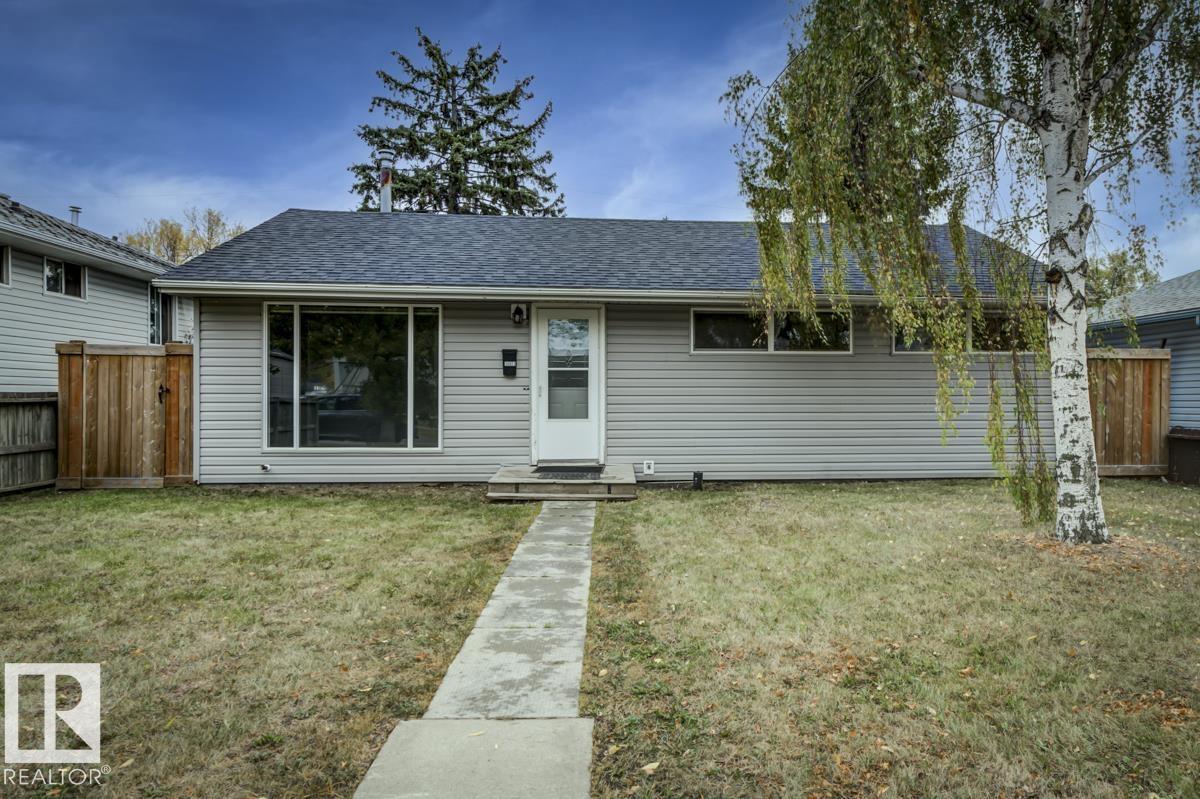 Photo 2 at 10971 159 Street NW, Mayfield, Edmonton