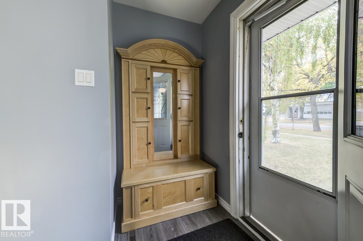 Photo 11 at 10971 159 Street NW, Mayfield, Edmonton