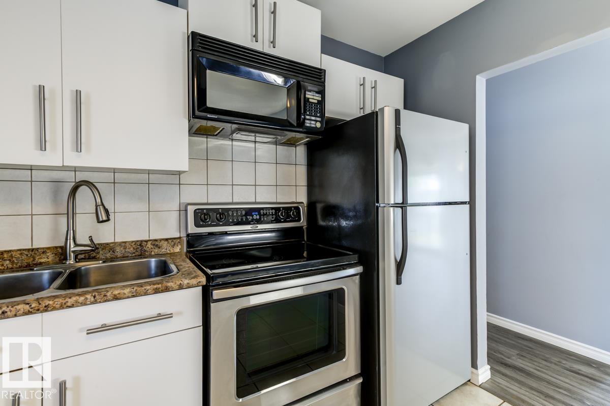 Photo 16 at 10971 159 Street NW, Mayfield, Edmonton