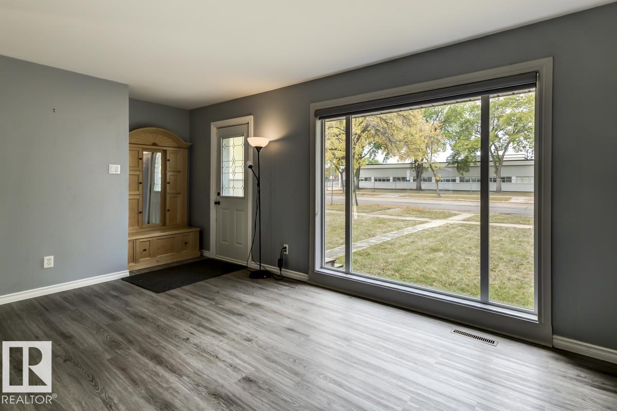 Photo 8 at 10971 159 Street NW, Mayfield, Edmonton