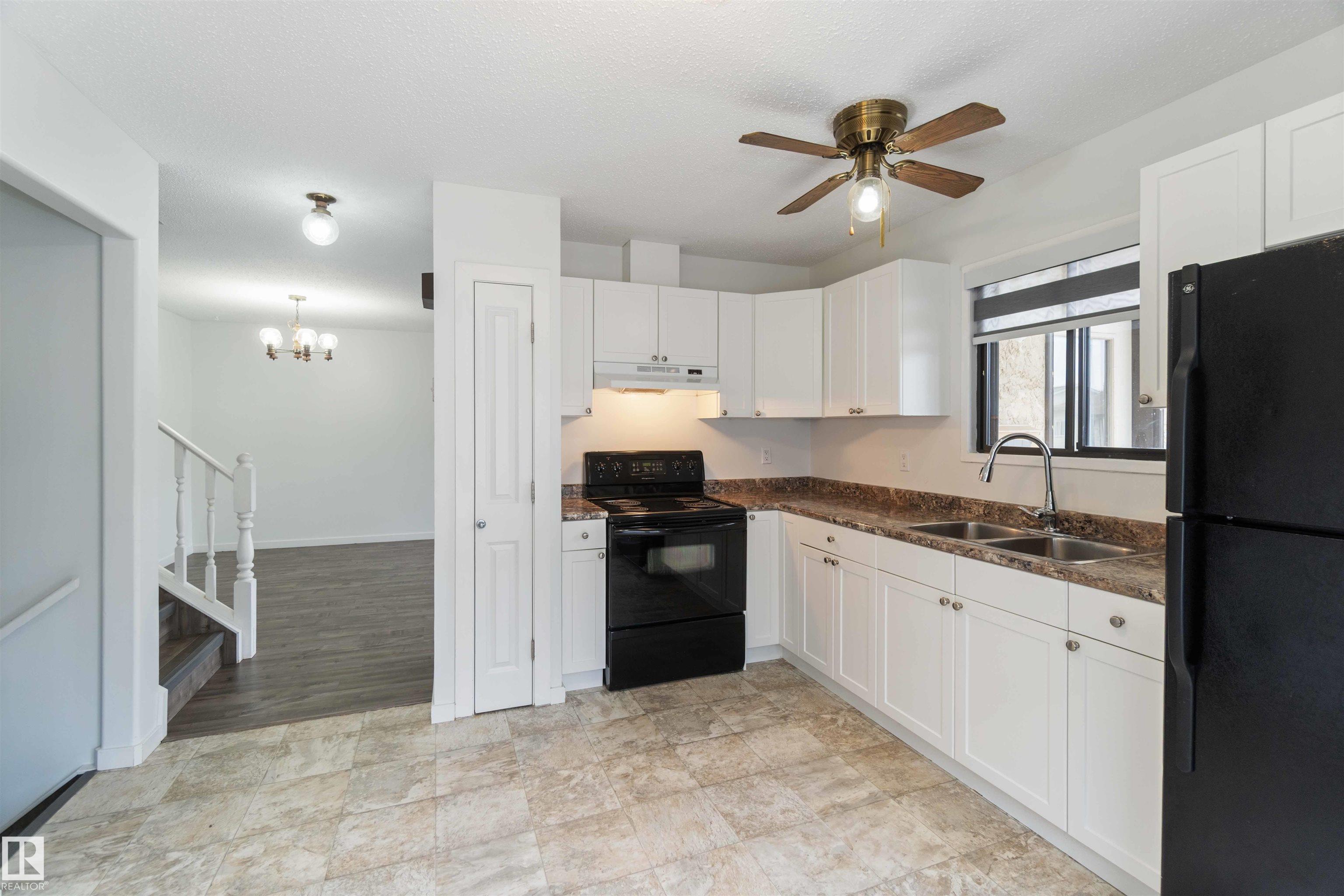 Photo 13 at 9339 175 Avenue NW, Lago Lindo, Edmonton