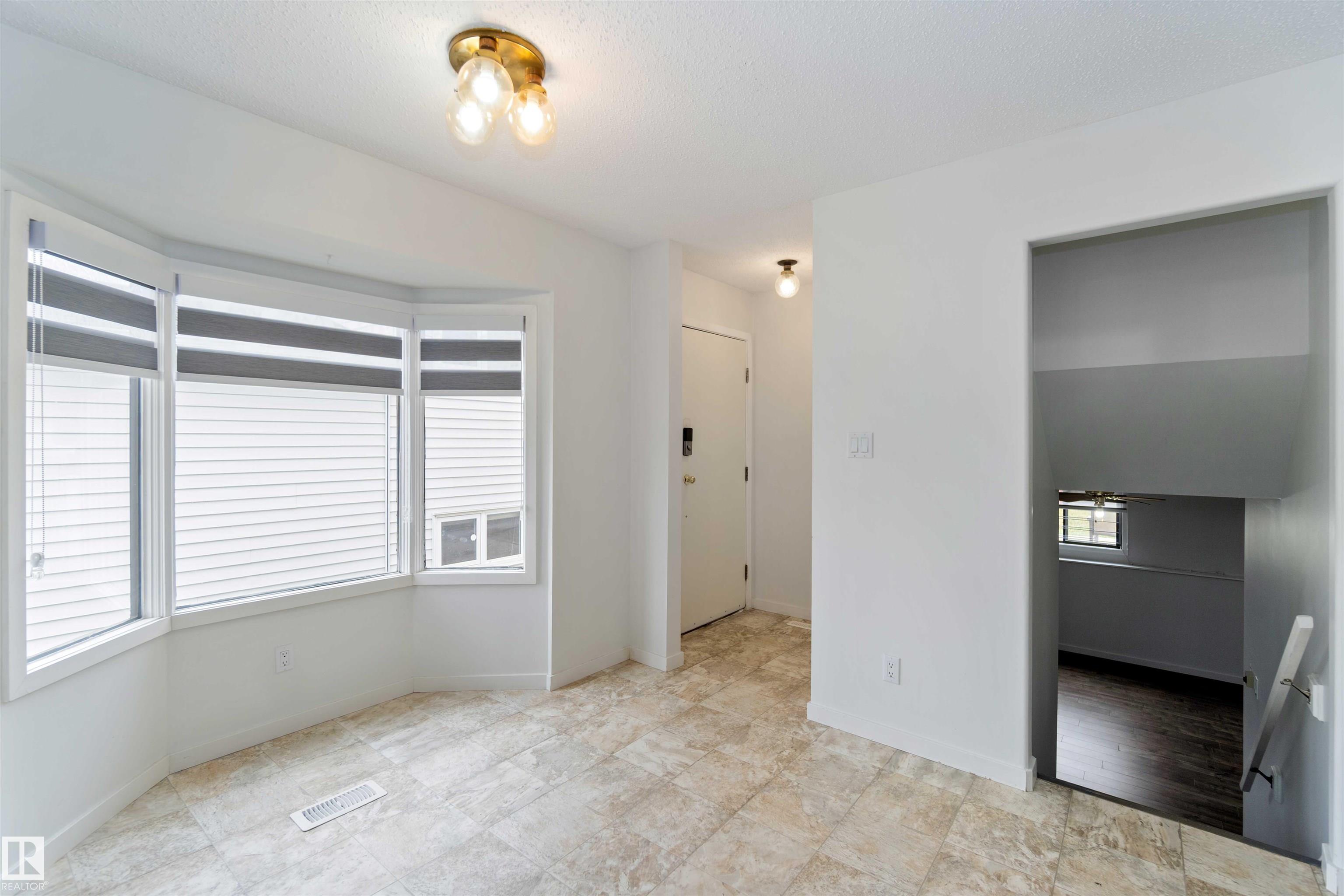 Photo 14 at 9339 175 Avenue NW, Lago Lindo, Edmonton