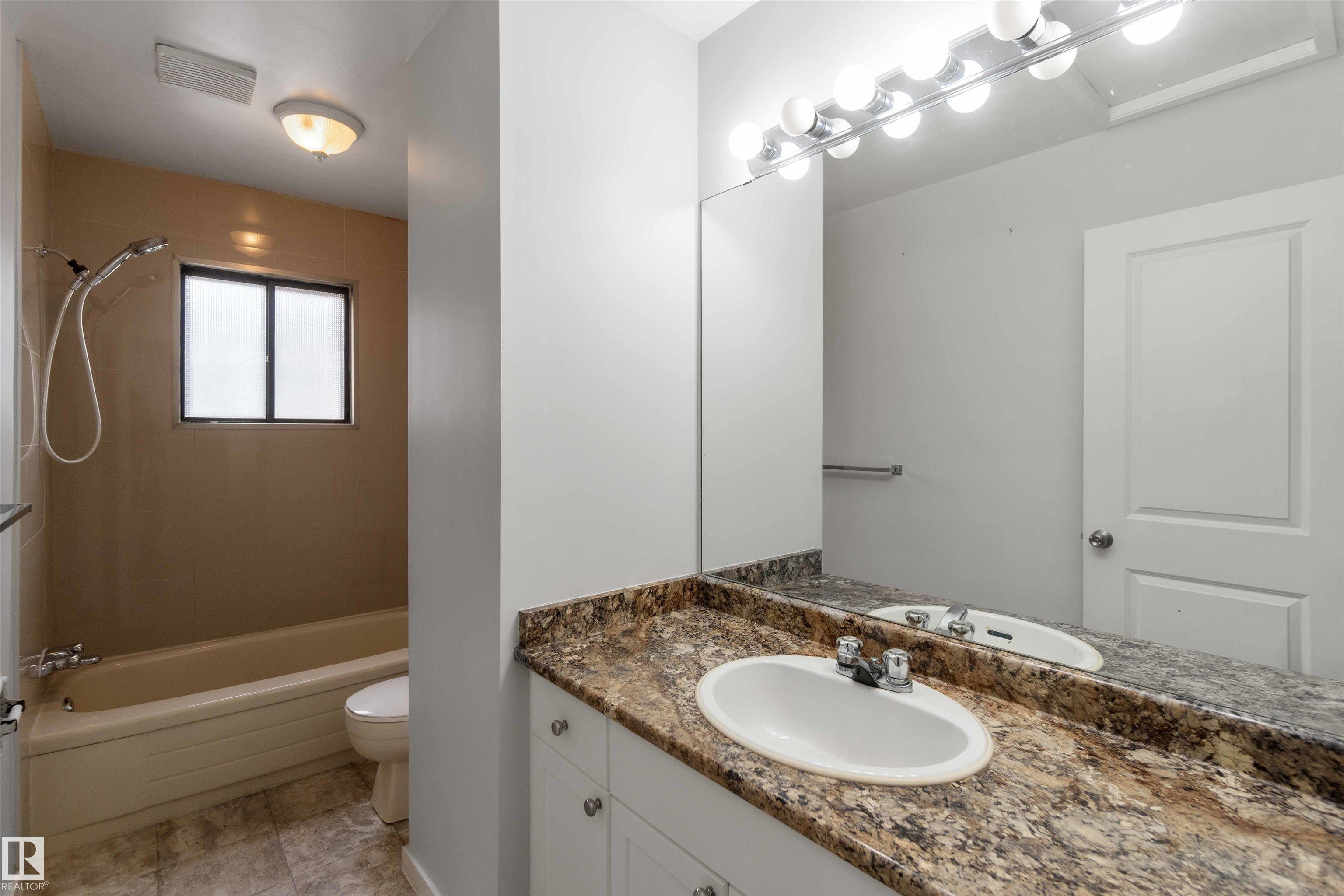 Photo 19 at 9339 175 Avenue NW, Lago Lindo, Edmonton