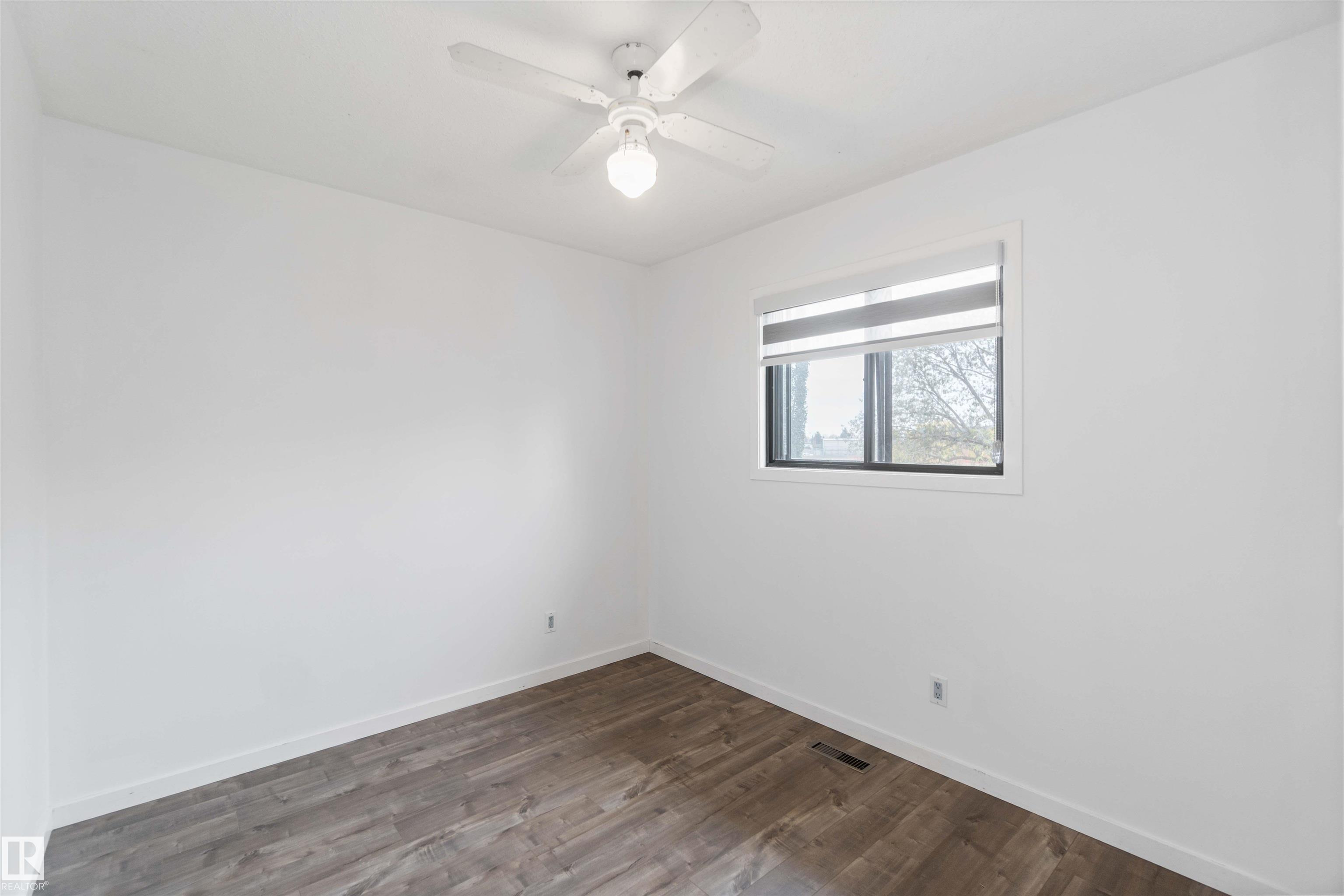 Photo 21 at 9339 175 Avenue NW, Lago Lindo, Edmonton