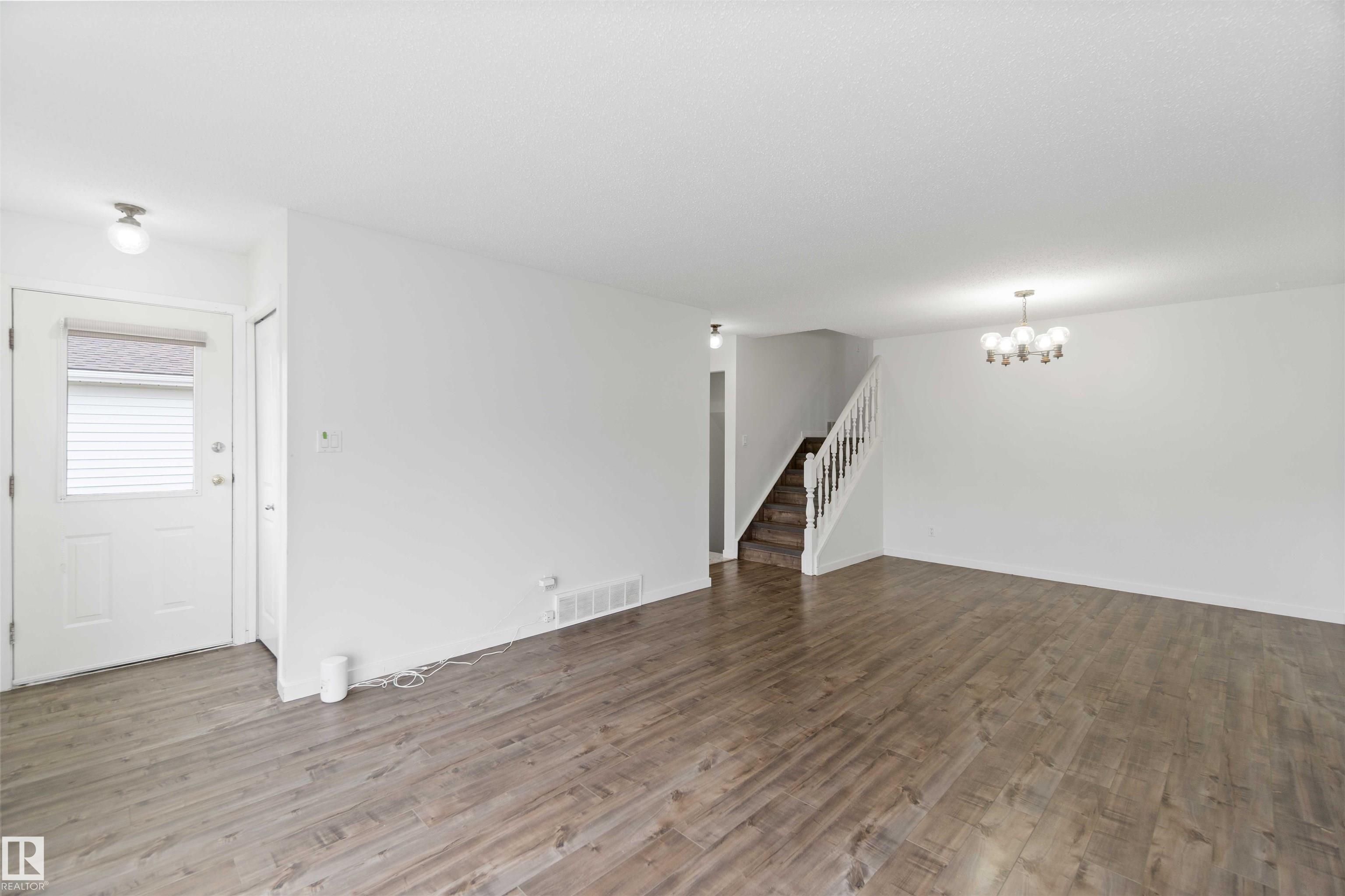 Photo 6 at 9339 175 Avenue NW, Lago Lindo, Edmonton