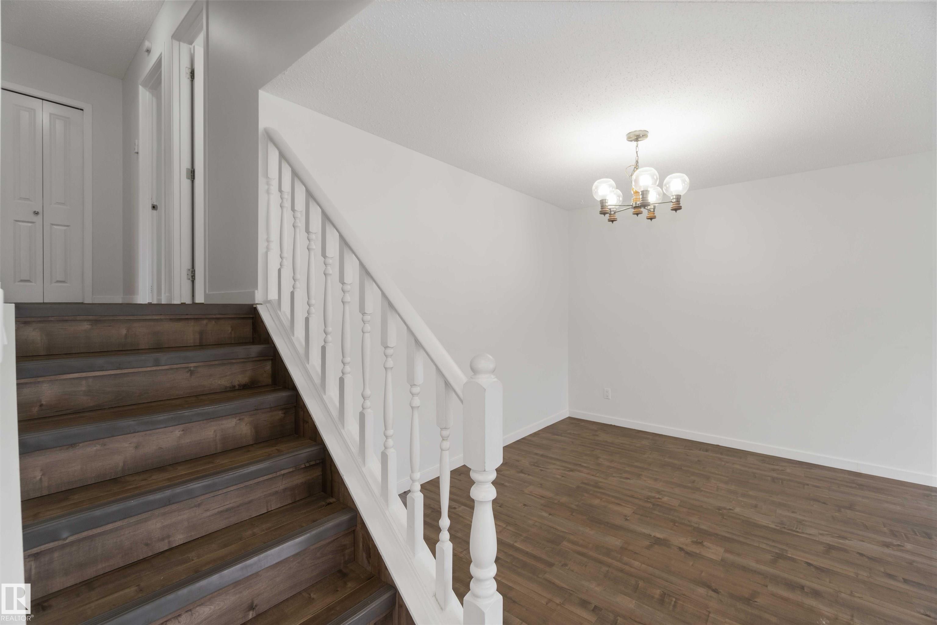 Photo 10 at 9339 175 Avenue NW, Lago Lindo, Edmonton