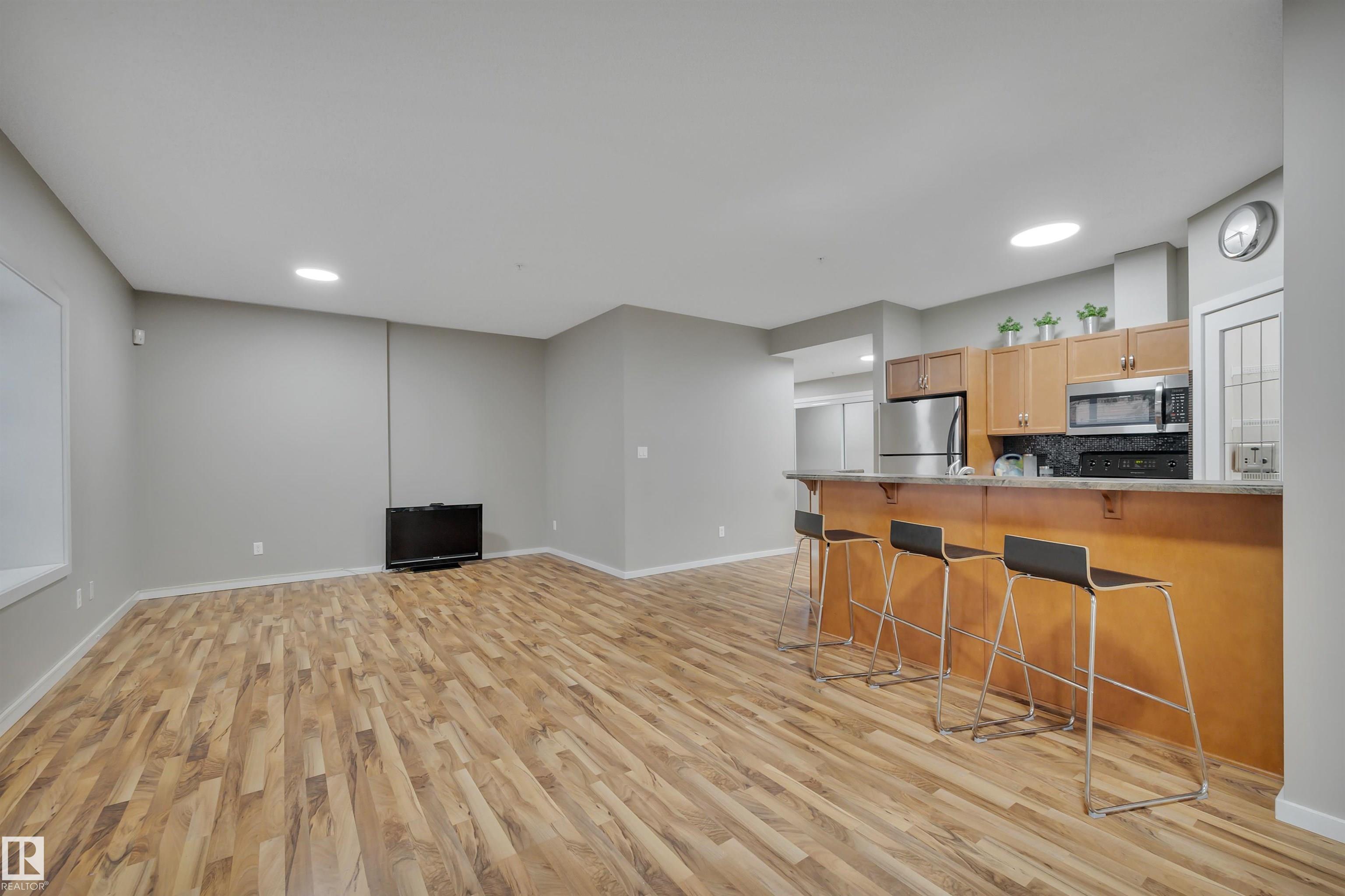 Photo 11 at 201 - 9910 111 Street NW, Wîhkwêntôwin, Edmonton