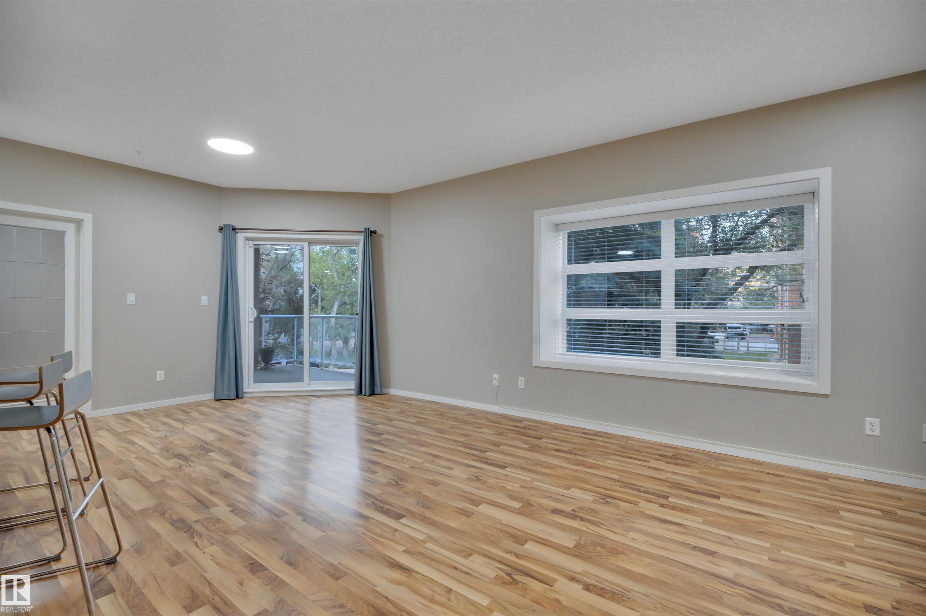 Photo 10 at 201 - 9910 111 Street NW, Wîhkwêntôwin, Edmonton