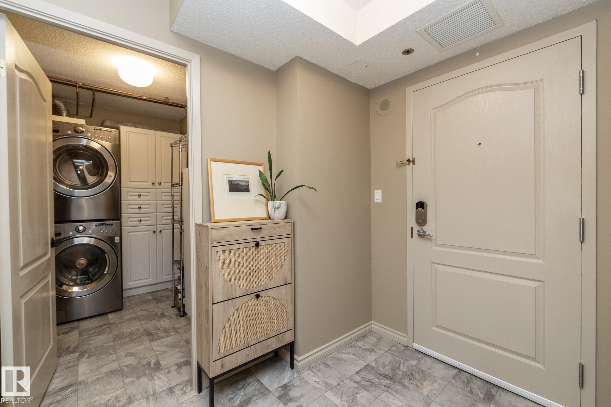Photo 8 at 205 - 10130 114 Street NW, Wîhkwêntôwin, Edmonton