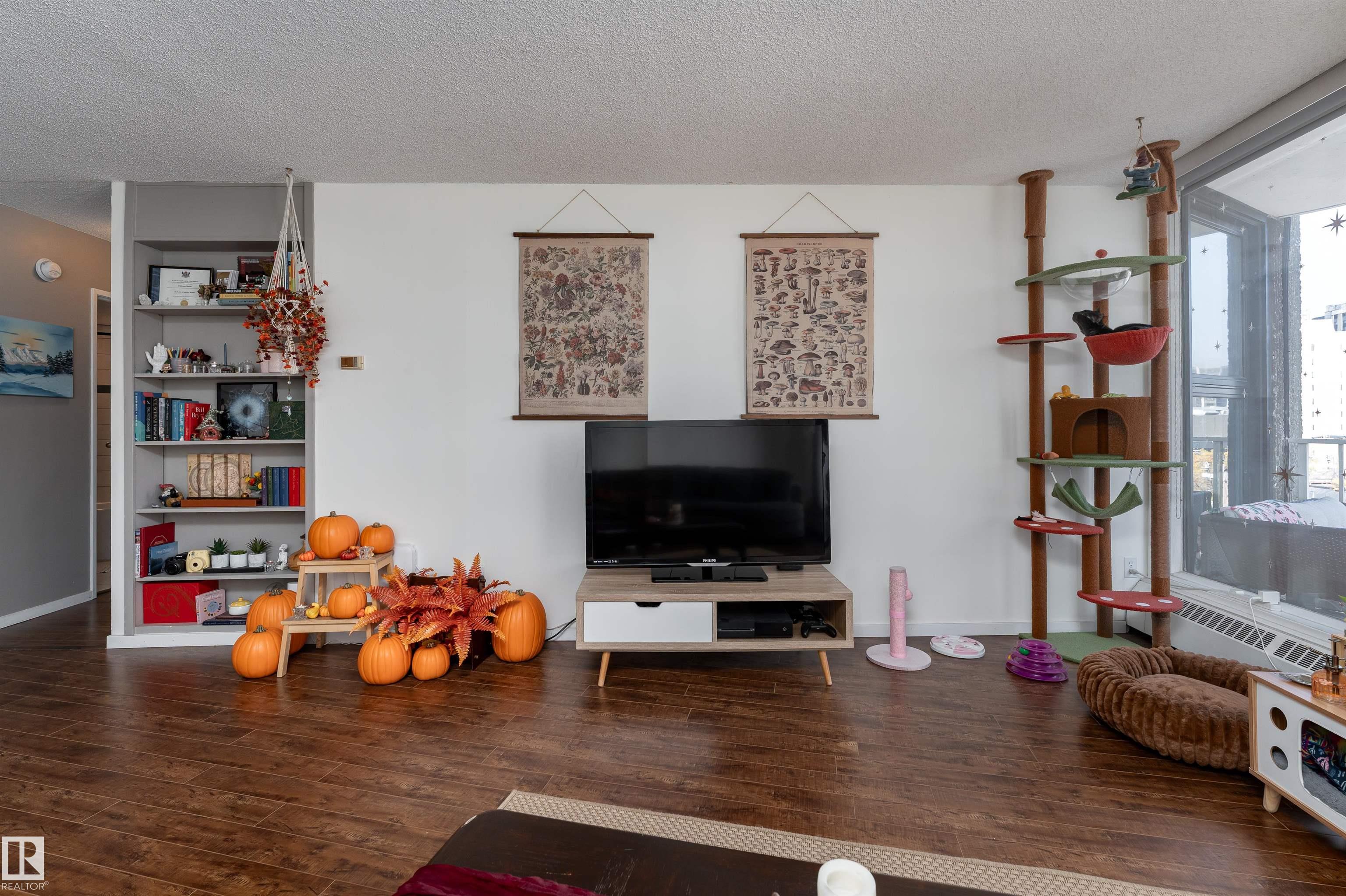 Photo 11 at 508 - 10045 117 Street NW, Wîhkwêntôwin, Edmonton