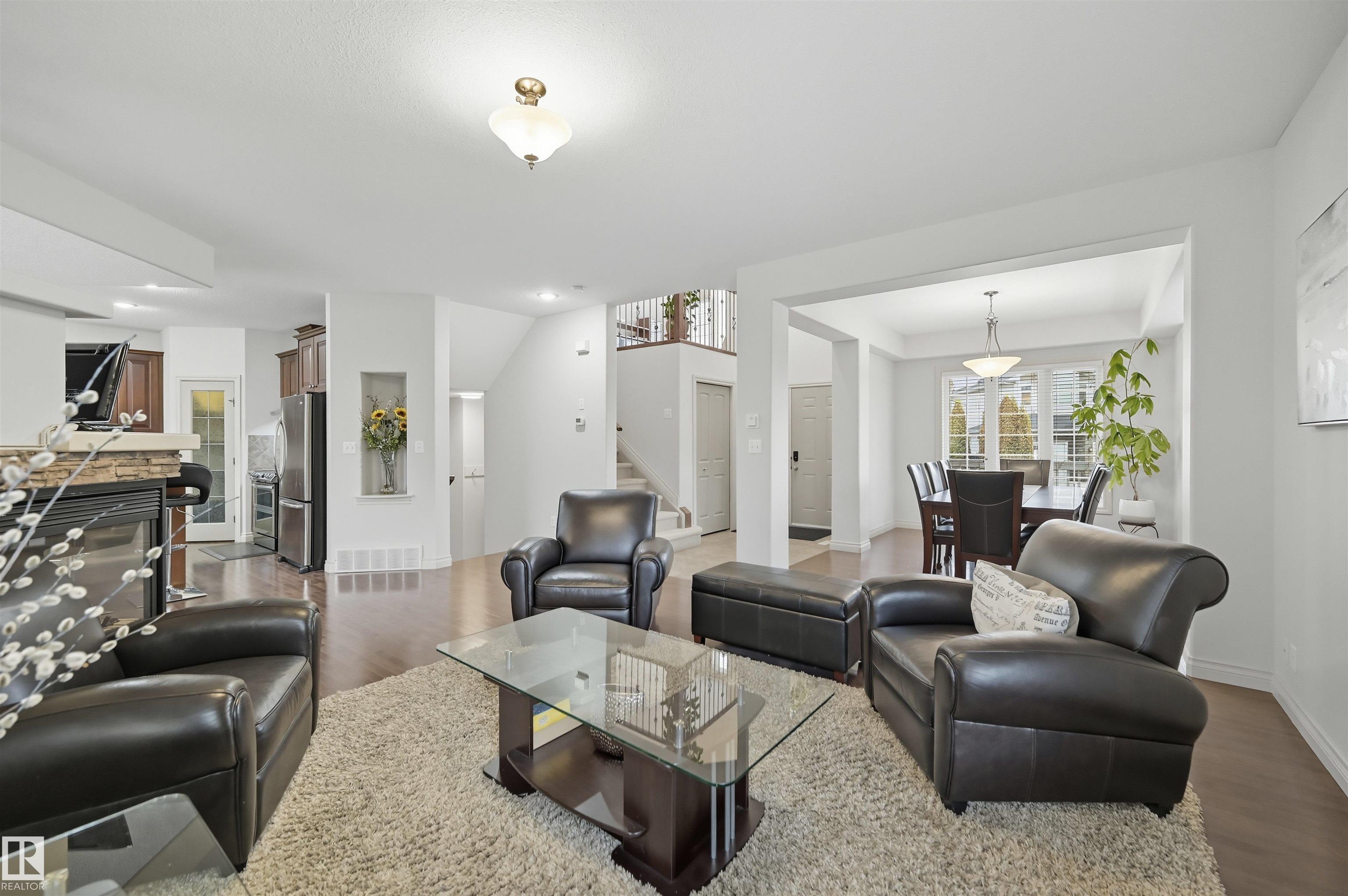 http://cdnparap120.paragonrels.com/ParagonImages/Property/p12/RAE/225373485/7/0/0/ede42015ddeebb2a7c1d353d78c5f8e5/1/cebb88a21610a9ff4776339aa99e2f4f/225373485-3c7c9cb7-536b-403d-aff5-9bf8979635d6.JPG