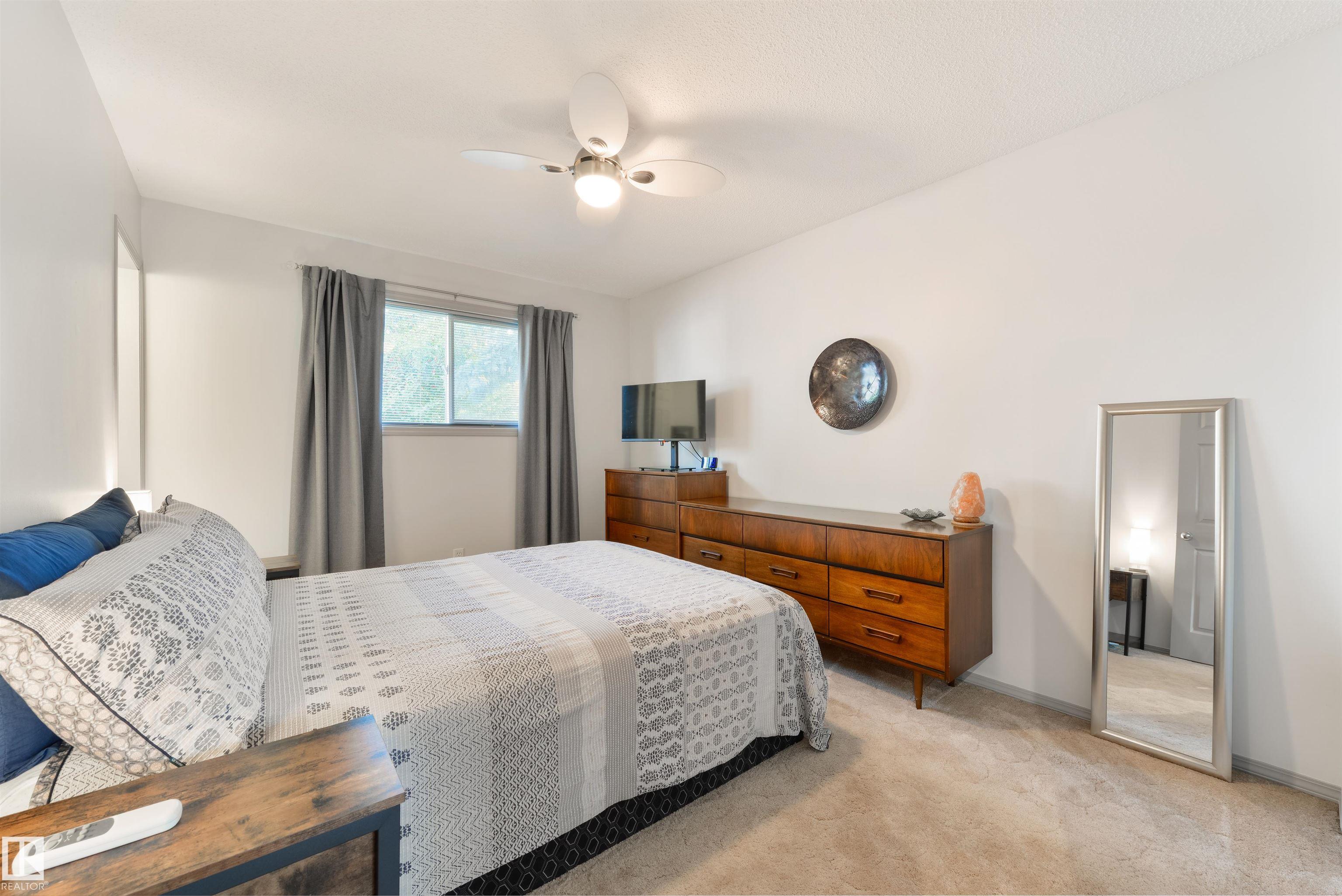 Photo 11 at 10524 35 Avenue NW, Duggan, Edmonton
