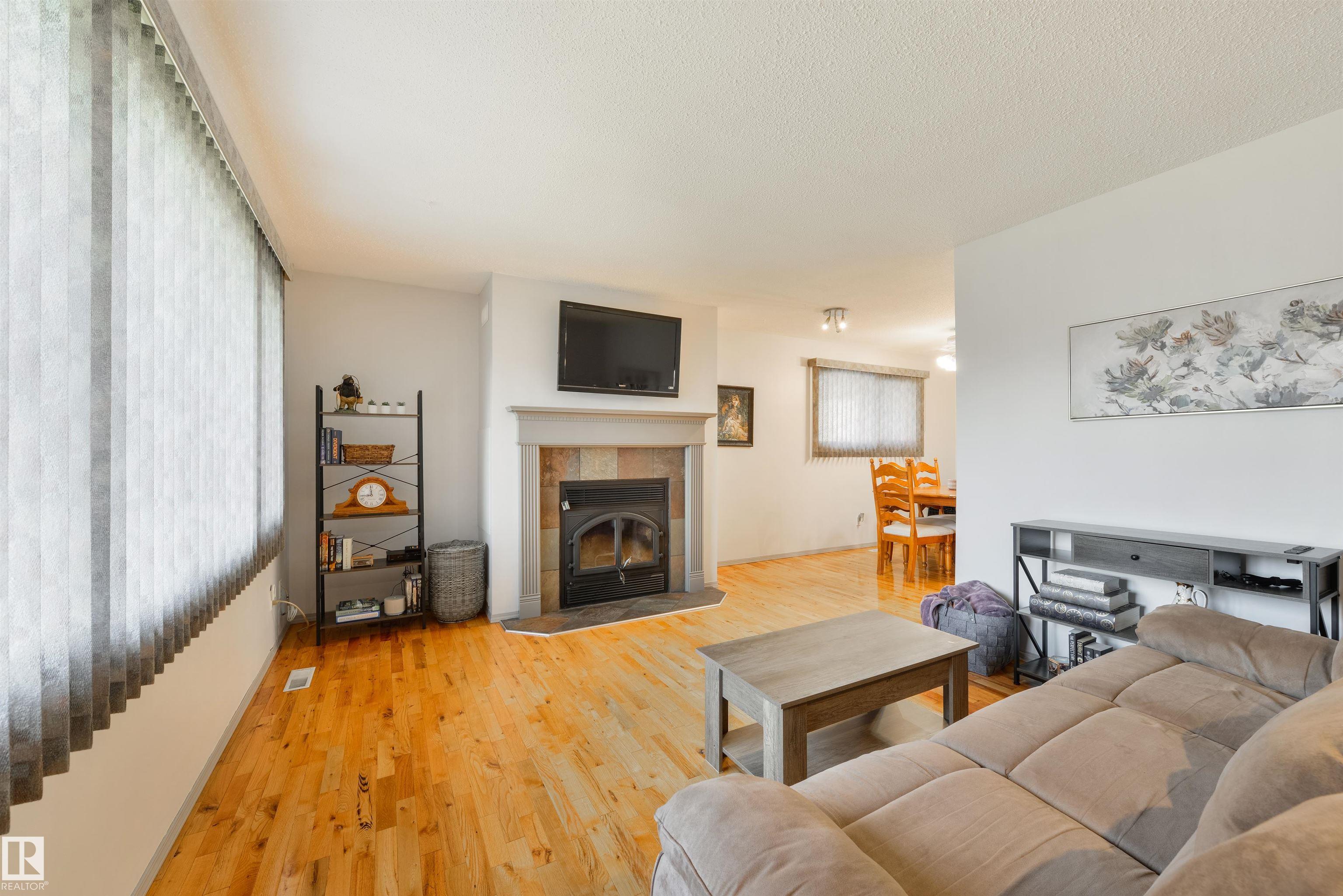 Photo 4 at 10524 35 Avenue NW, Duggan, Edmonton