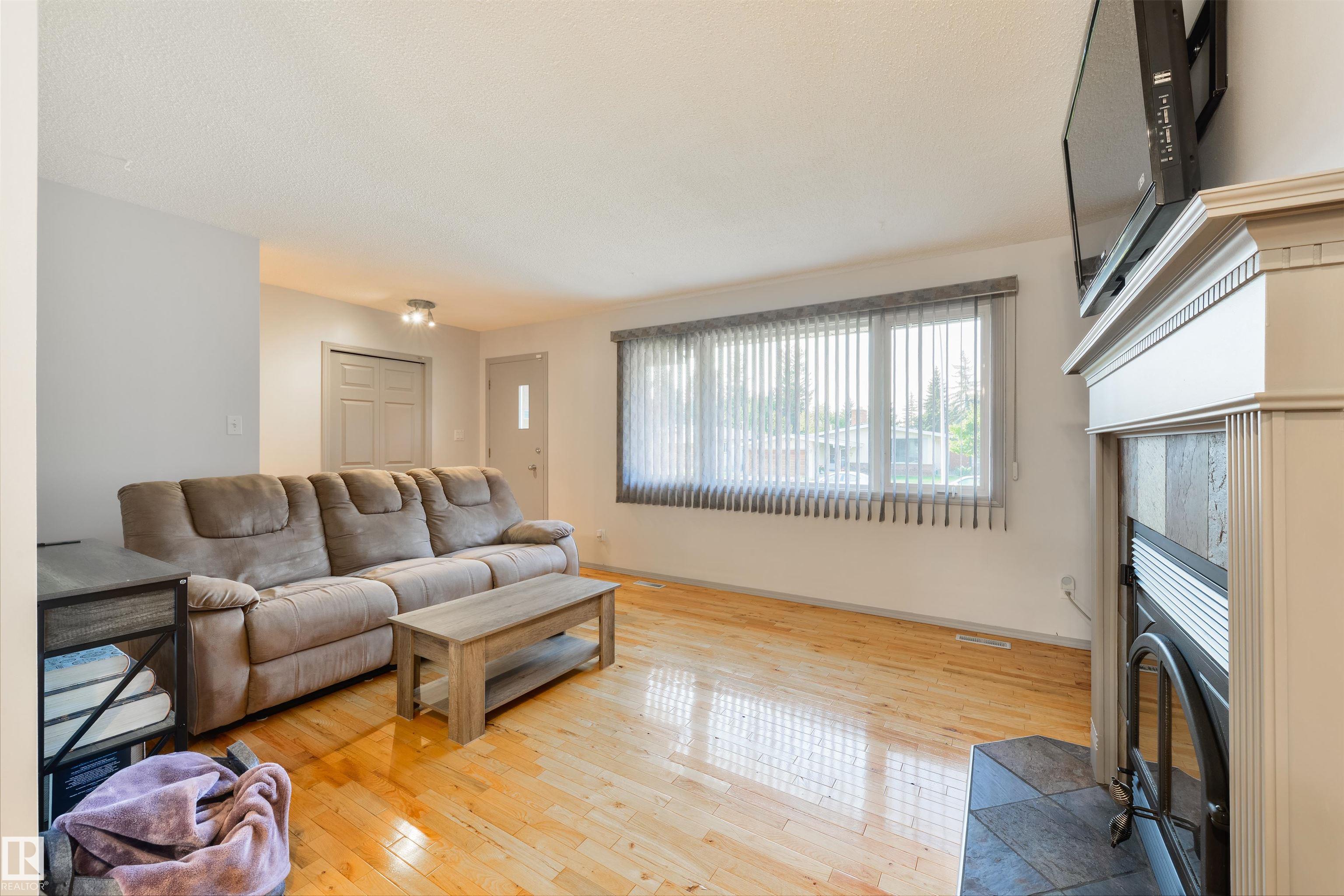 Photo 5 at 10524 35 Avenue NW, Duggan, Edmonton