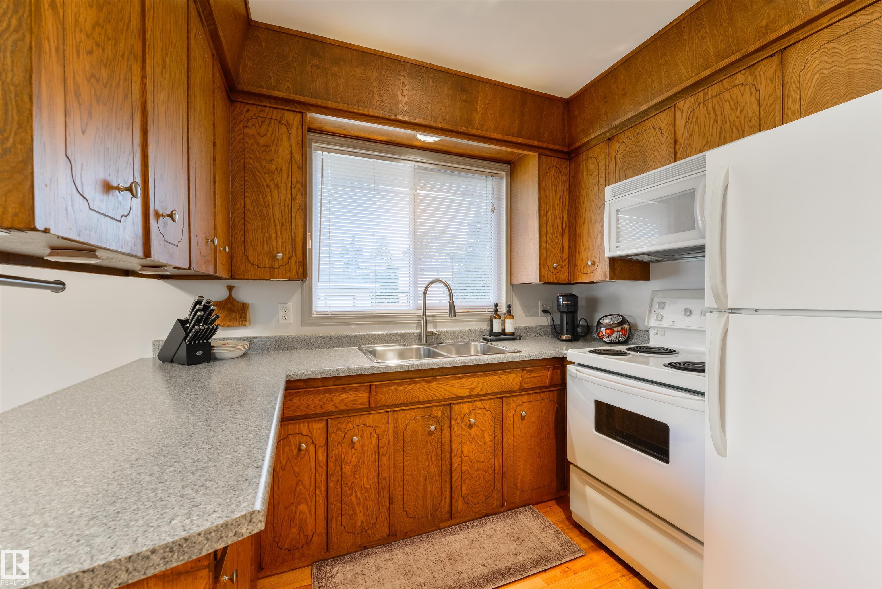 Photo 9 at 10524 35 Avenue NW, Duggan, Edmonton