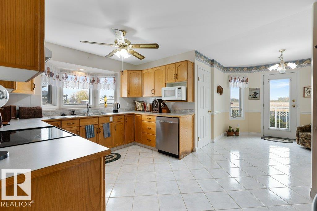Photo 9 at 405 Grandin Drive, Morinville