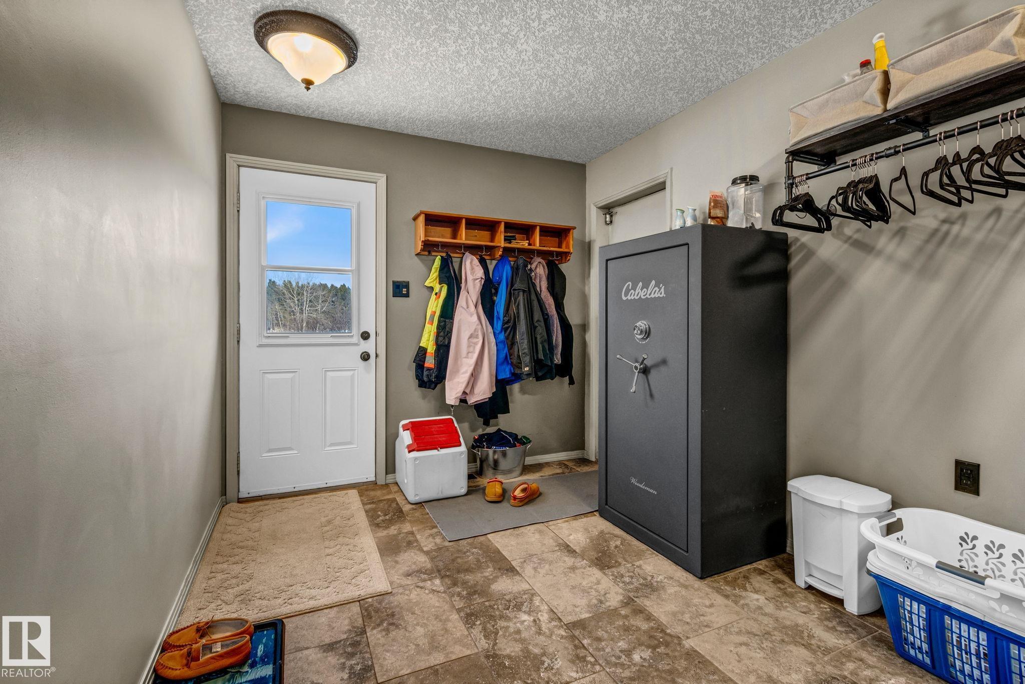 Photo 17 at 14-54006 Rge Rd 274, Panorama Heights, Rural Parkland County