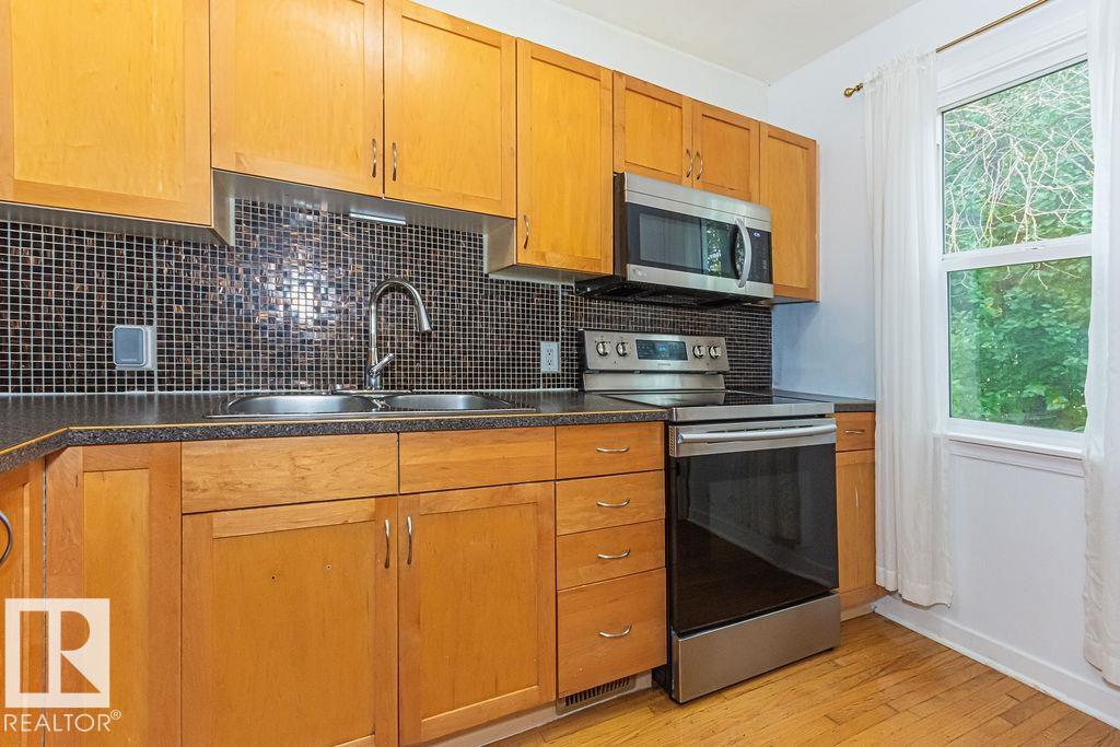 Photo 19 at 12410 90 Street NW, Delton, Edmonton