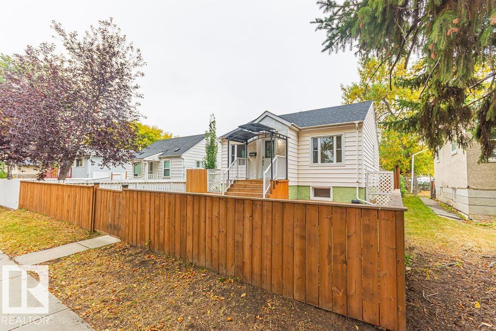 Photo 4 at 12410 90 Street NW, Delton, Edmonton