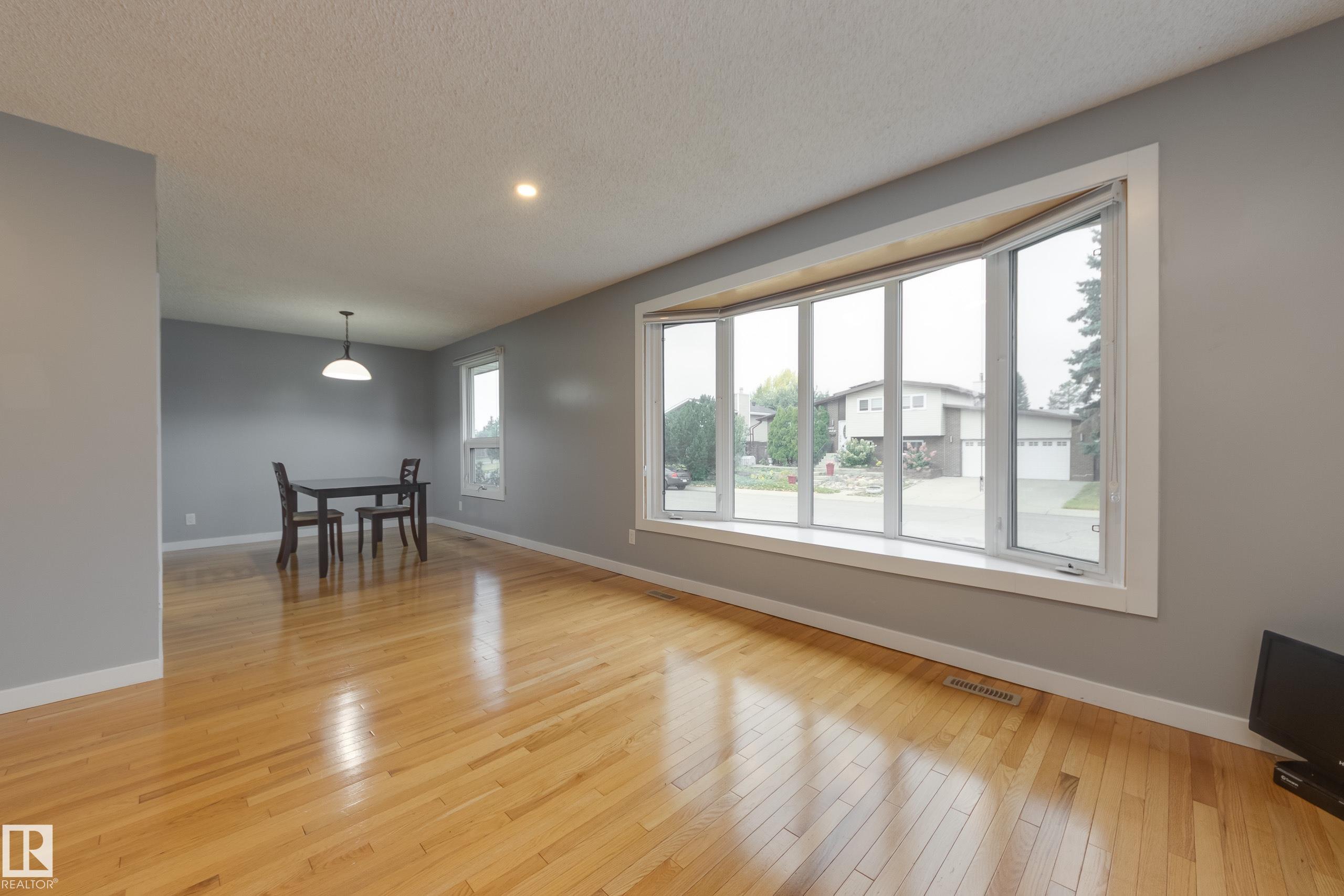 Photo 6 at 14615 29a Street NW, Kirkness, Edmonton