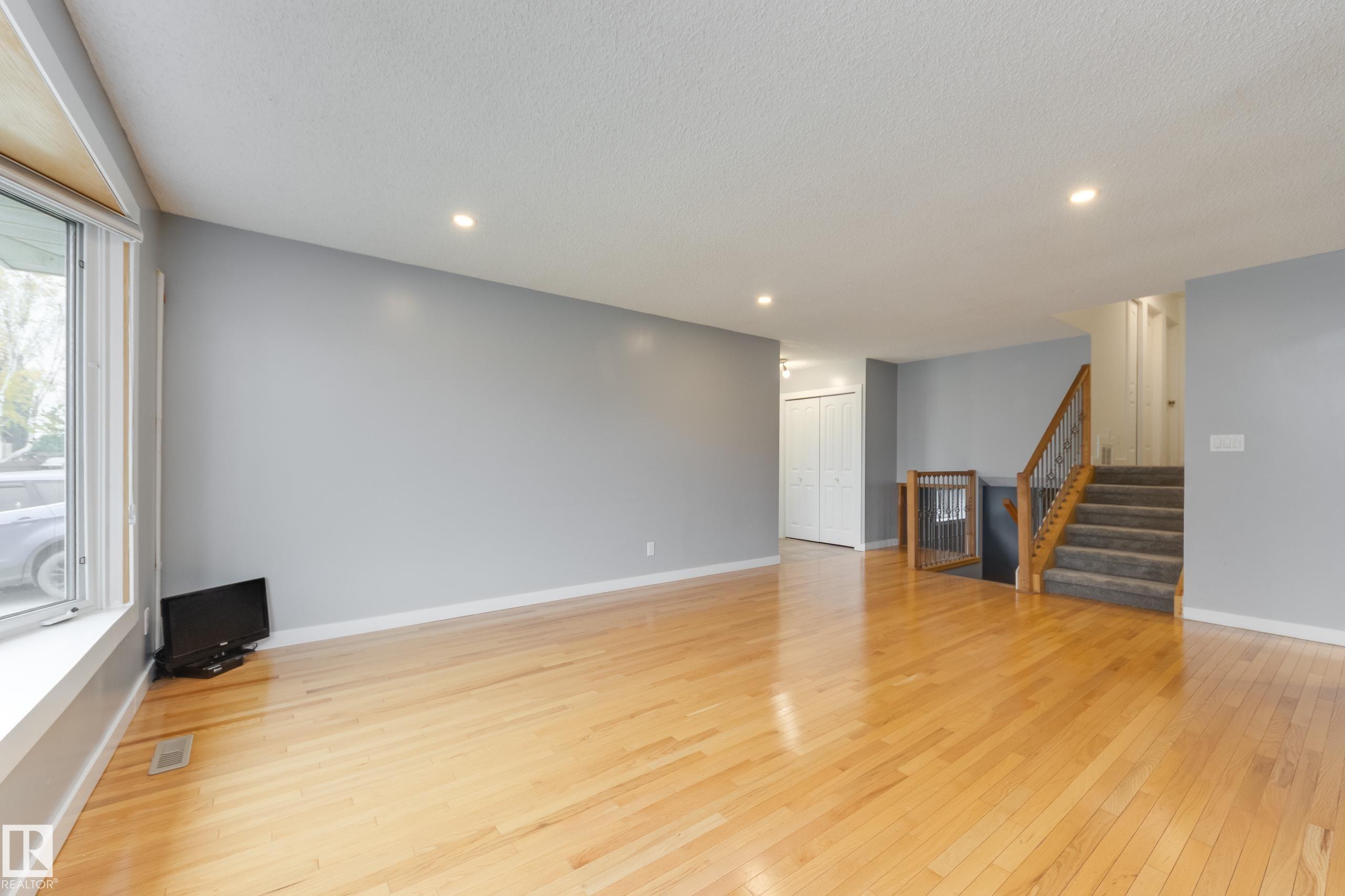 Photo 7 at 14615 29a Street NW, Kirkness, Edmonton