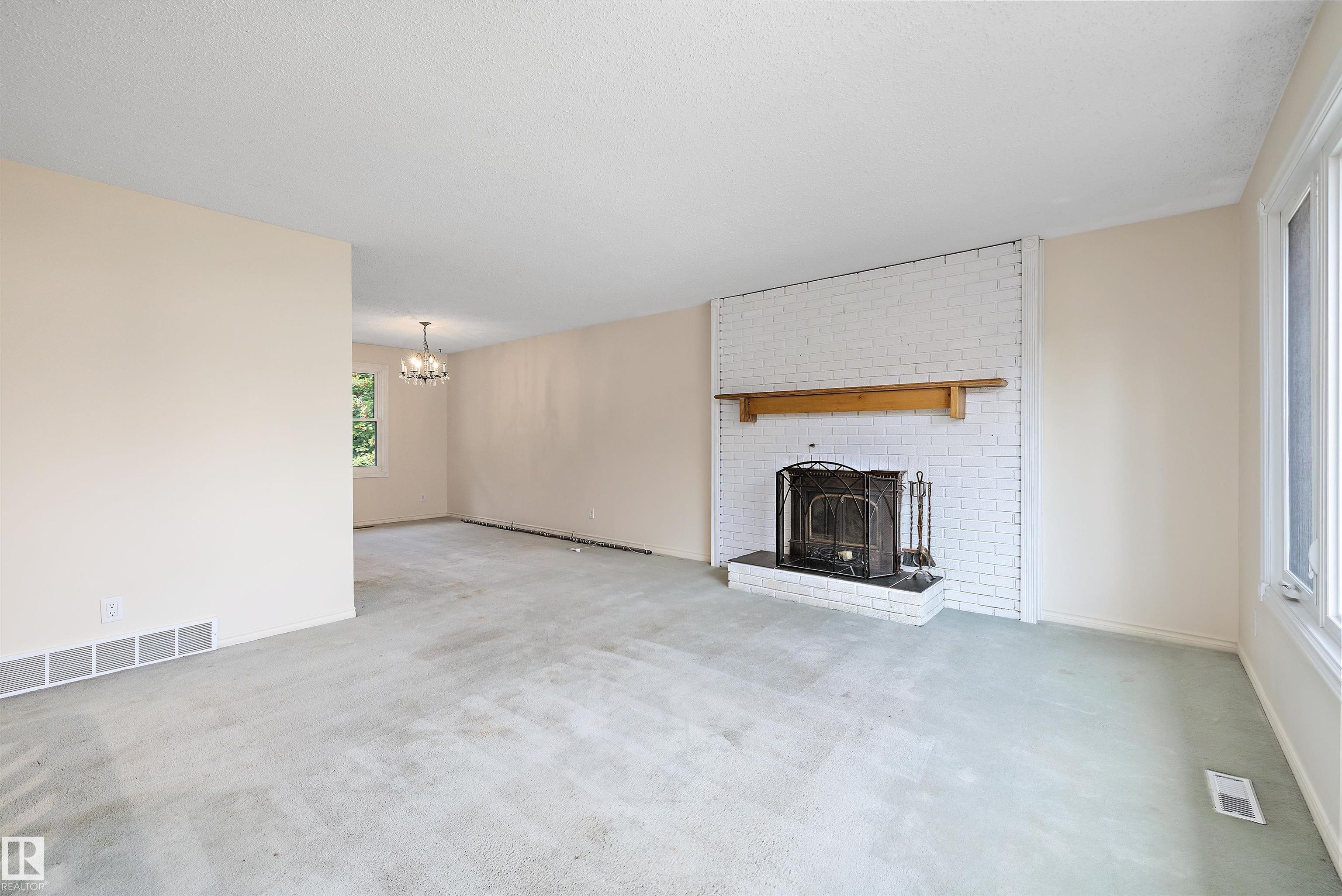 Photo 5 at 33 Afton Crescent, Akinsdale, St. Albert