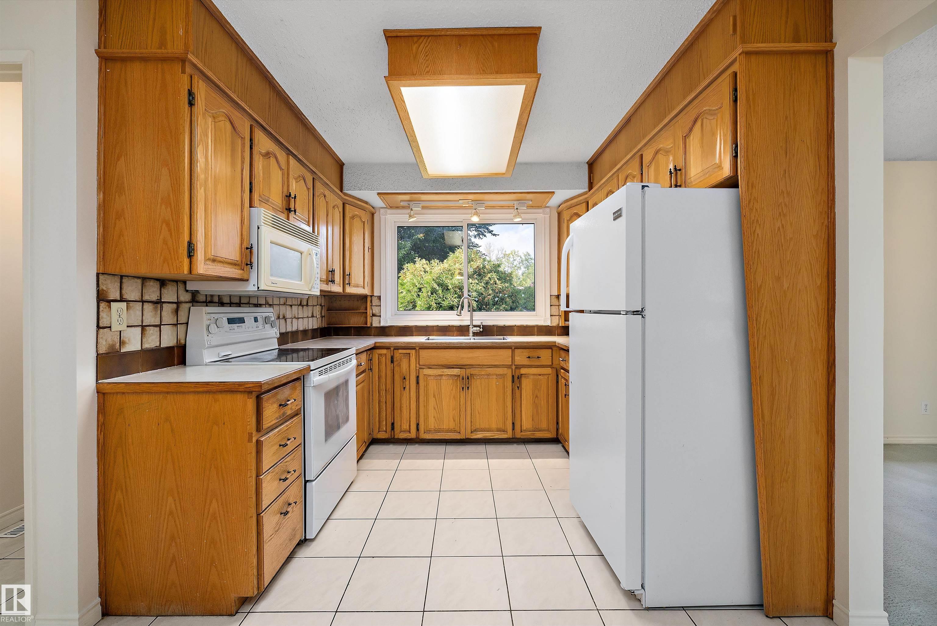 Photo 9 at 33 Afton Crescent, Akinsdale, St. Albert
