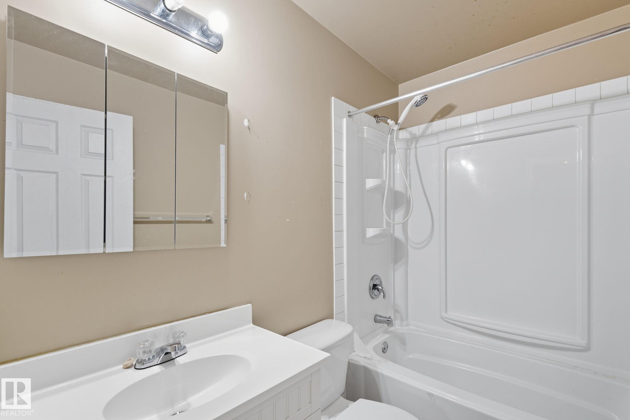 Photo 11 at 11736 152 Avenue NW, Caernarvon, Edmonton