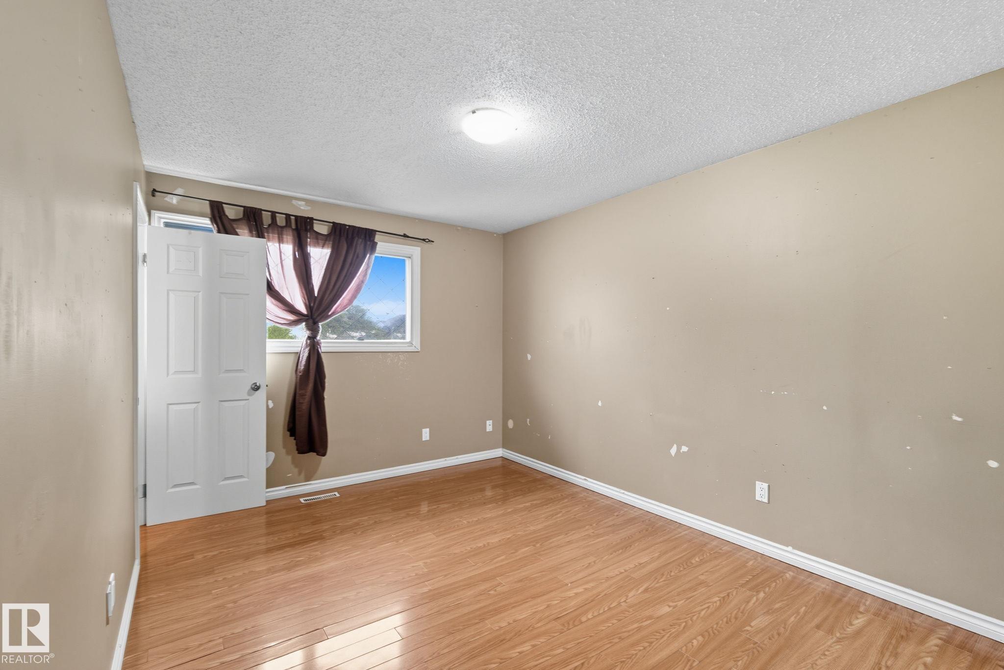 Photo 12 at 11736 152 Avenue NW, Caernarvon, Edmonton