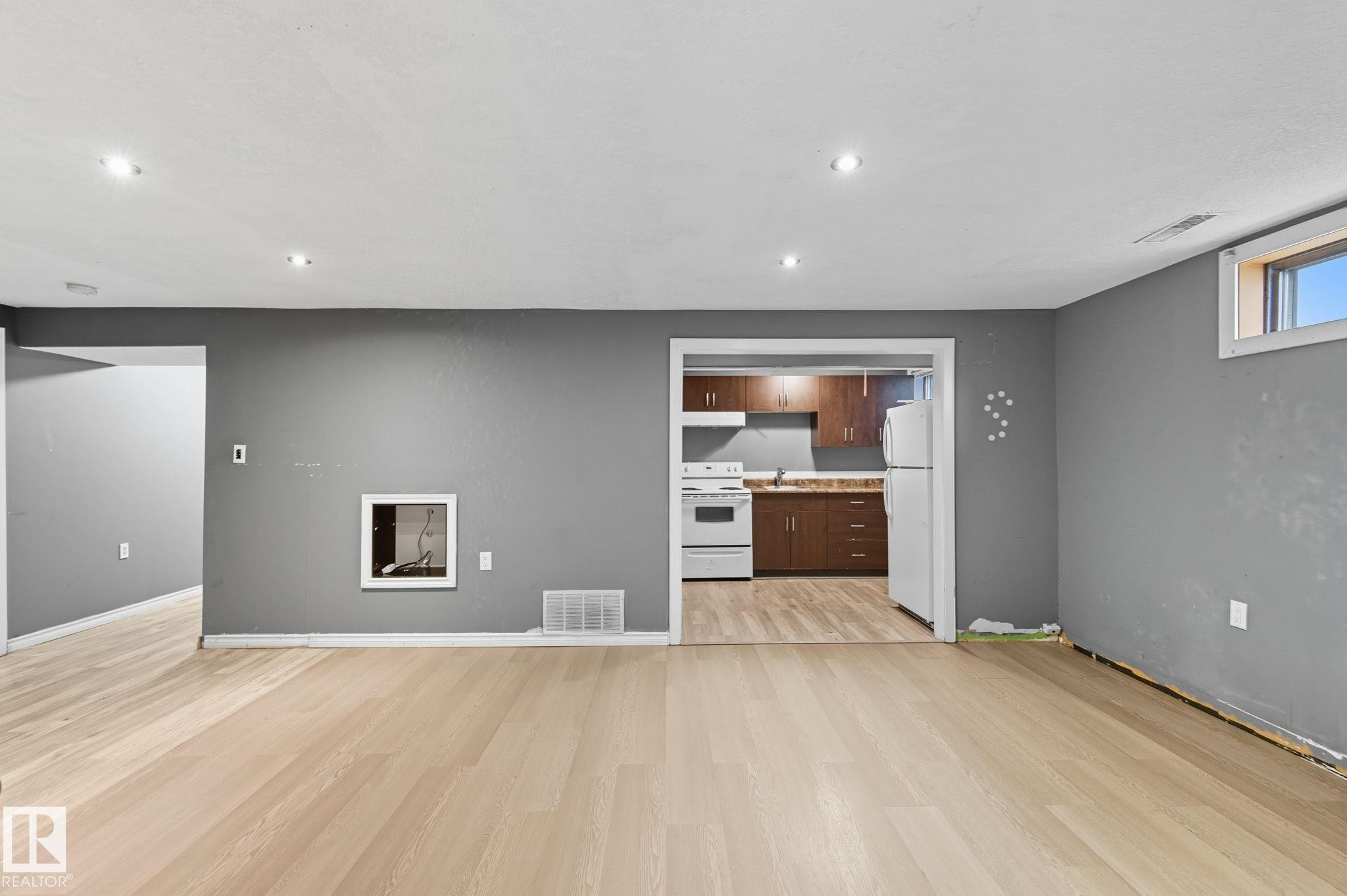 Photo 19 at 11736 152 Avenue NW, Caernarvon, Edmonton