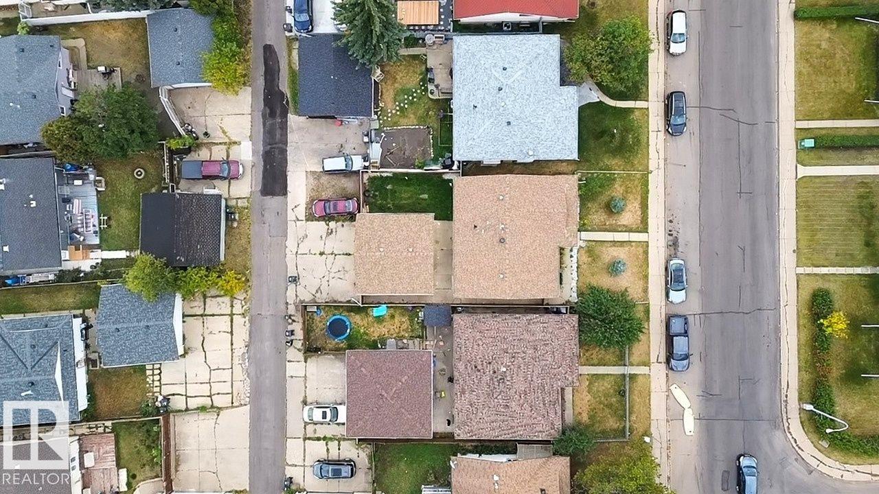Photo 3 at 11736 152 Avenue NW, Caernarvon, Edmonton