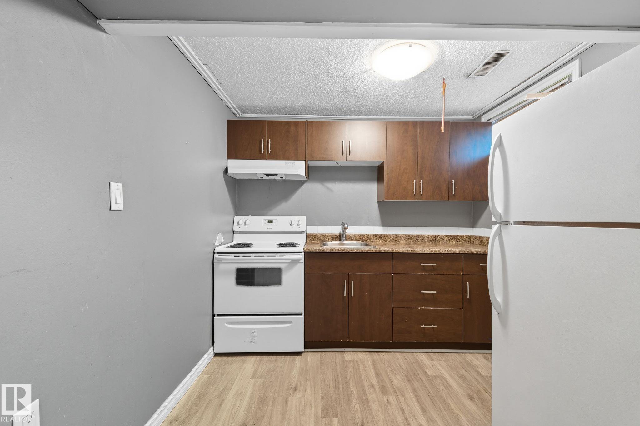 Photo 21 at 11736 152 Avenue NW, Caernarvon, Edmonton